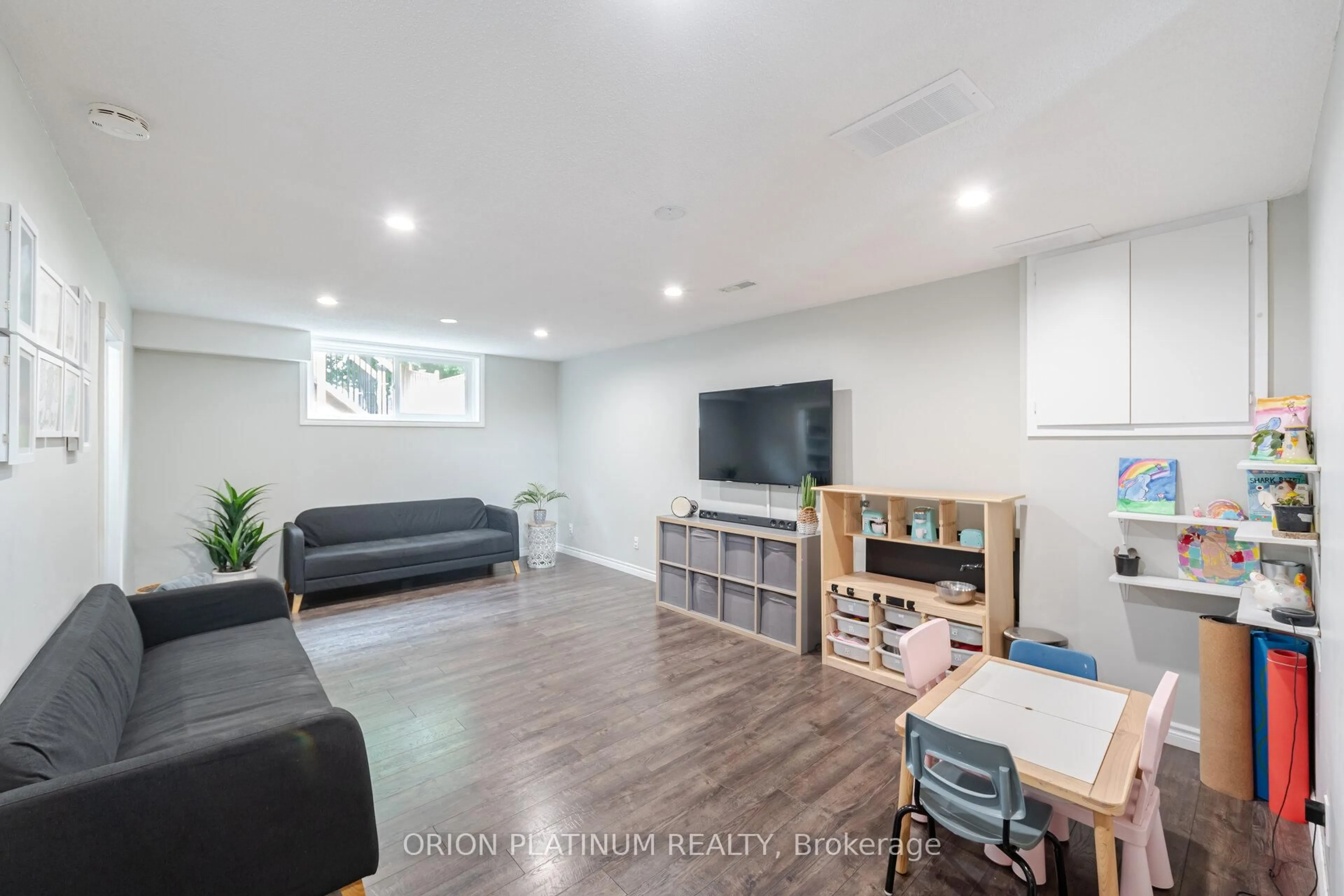 Unknown for 2504 Mainroyal St, Mississauga Ontario L5L 1C9