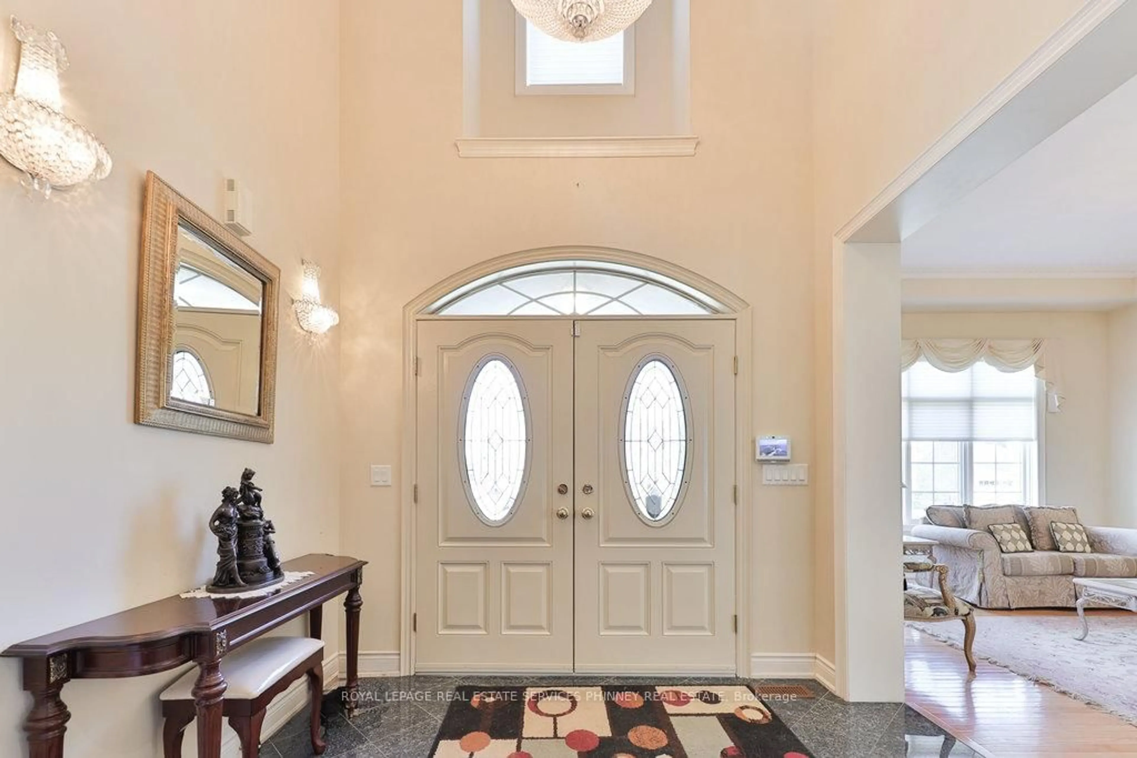 Indoor entryway for 1194 Mount Vernon St, Mississauga Ontario L5H 4M3