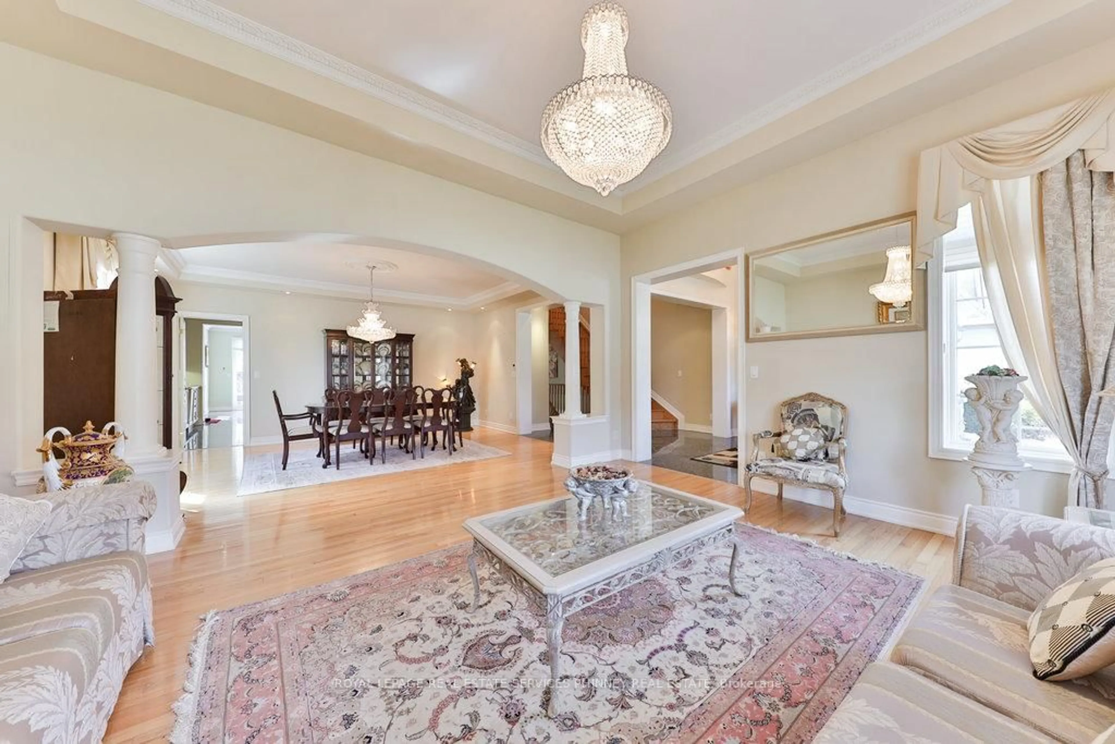 Indoor foyer for 1194 Mount Vernon St, Mississauga Ontario L5H 4M3
