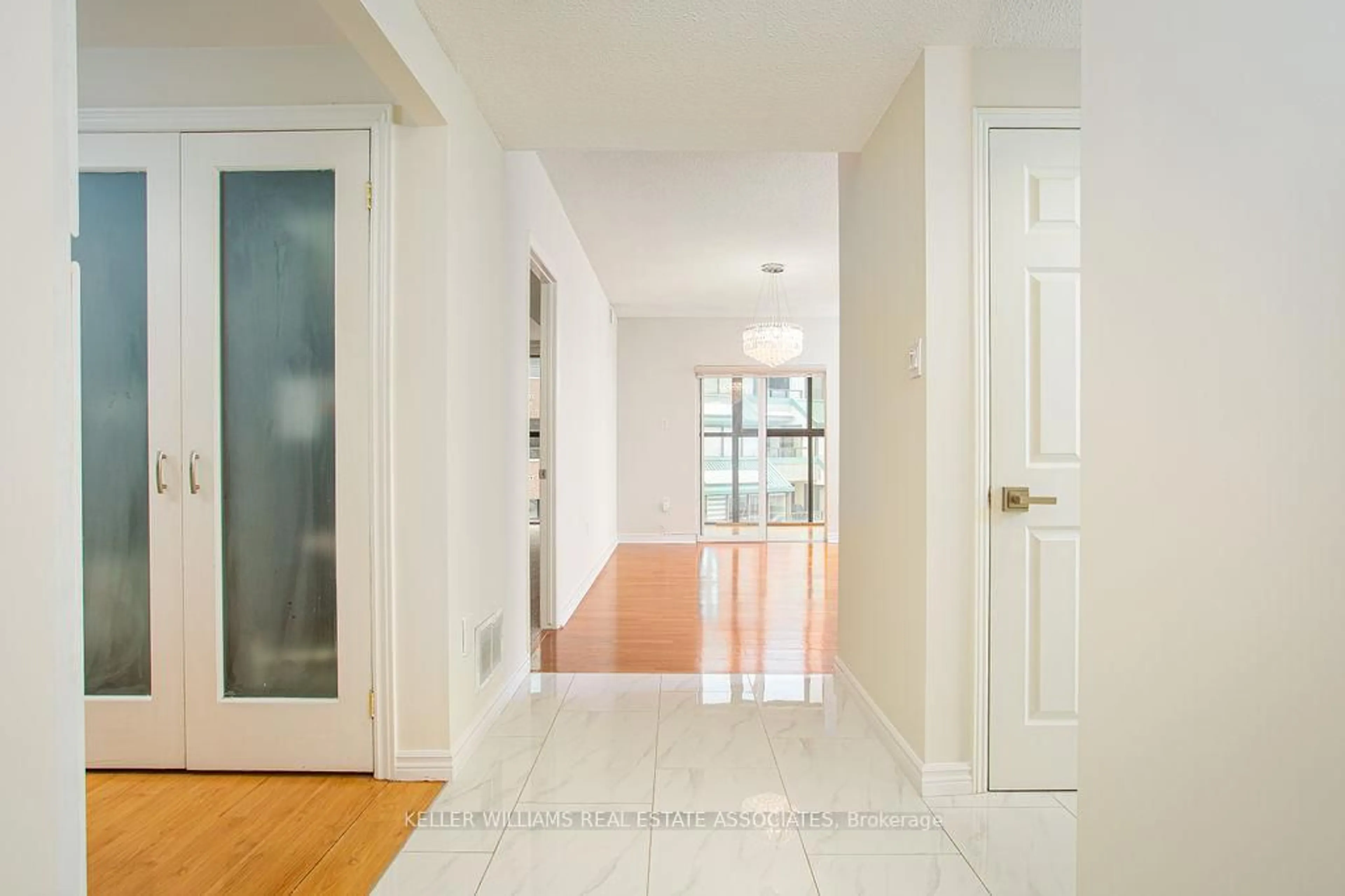 Indoor entryway for 102 Bronte Rd #315, Oakville Ontario L6L 6J5