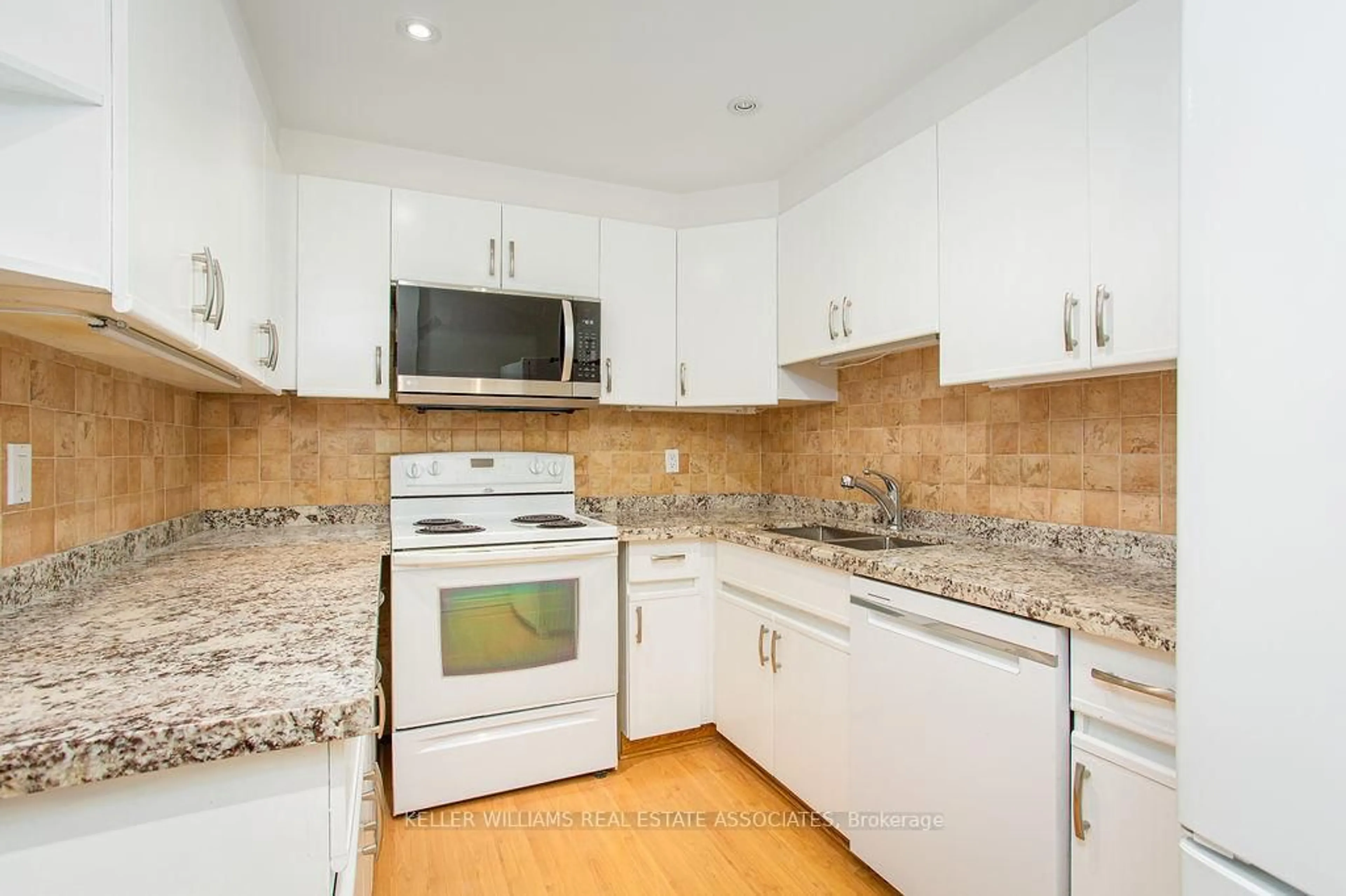 Standard kitchen, ceramic/tile floor for 102 Bronte Rd #315, Oakville Ontario L6L 6J5