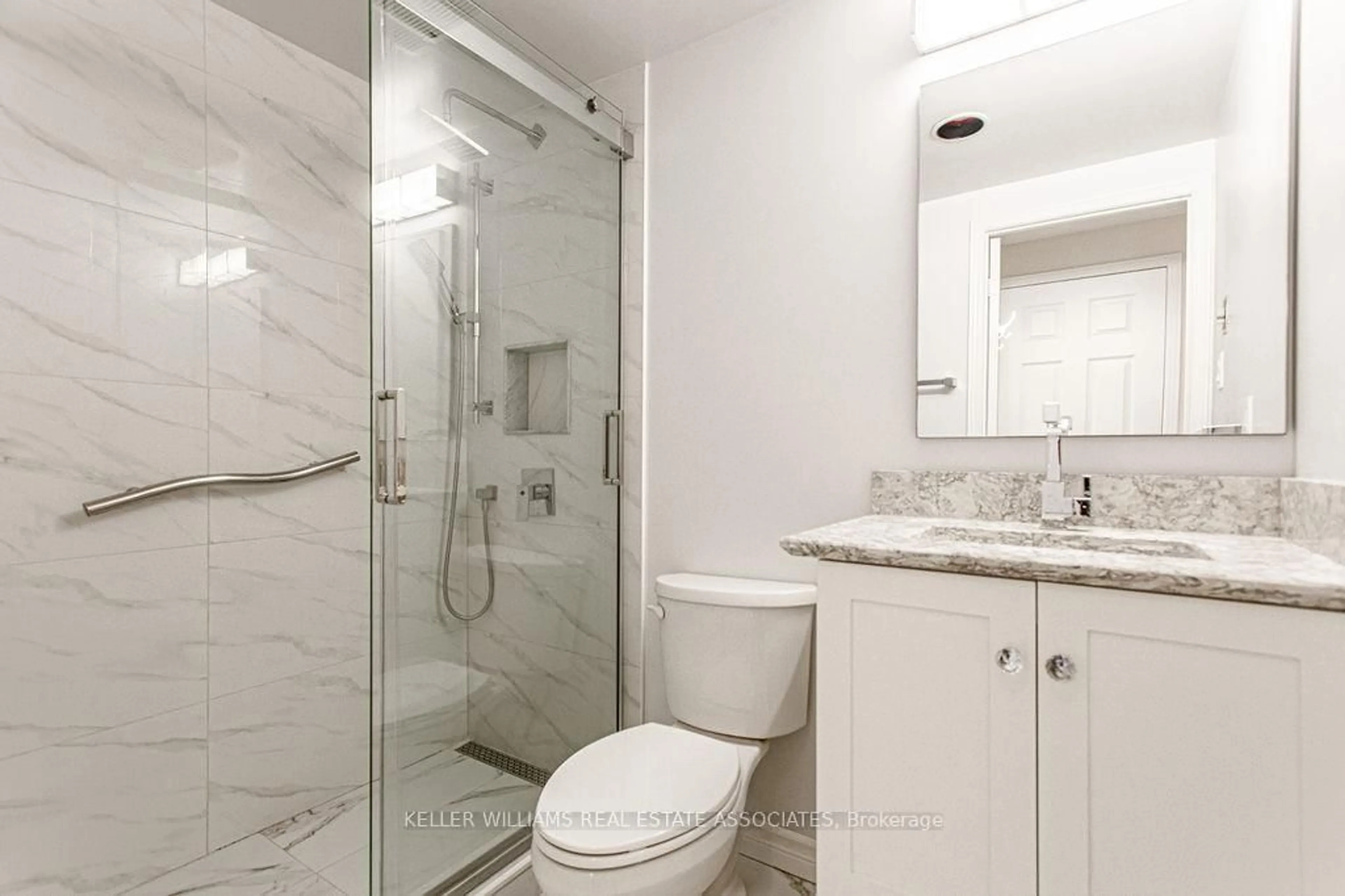 Standard bathroom, ceramic/tile floor for 102 Bronte Rd #315, Oakville Ontario L6L 6J5