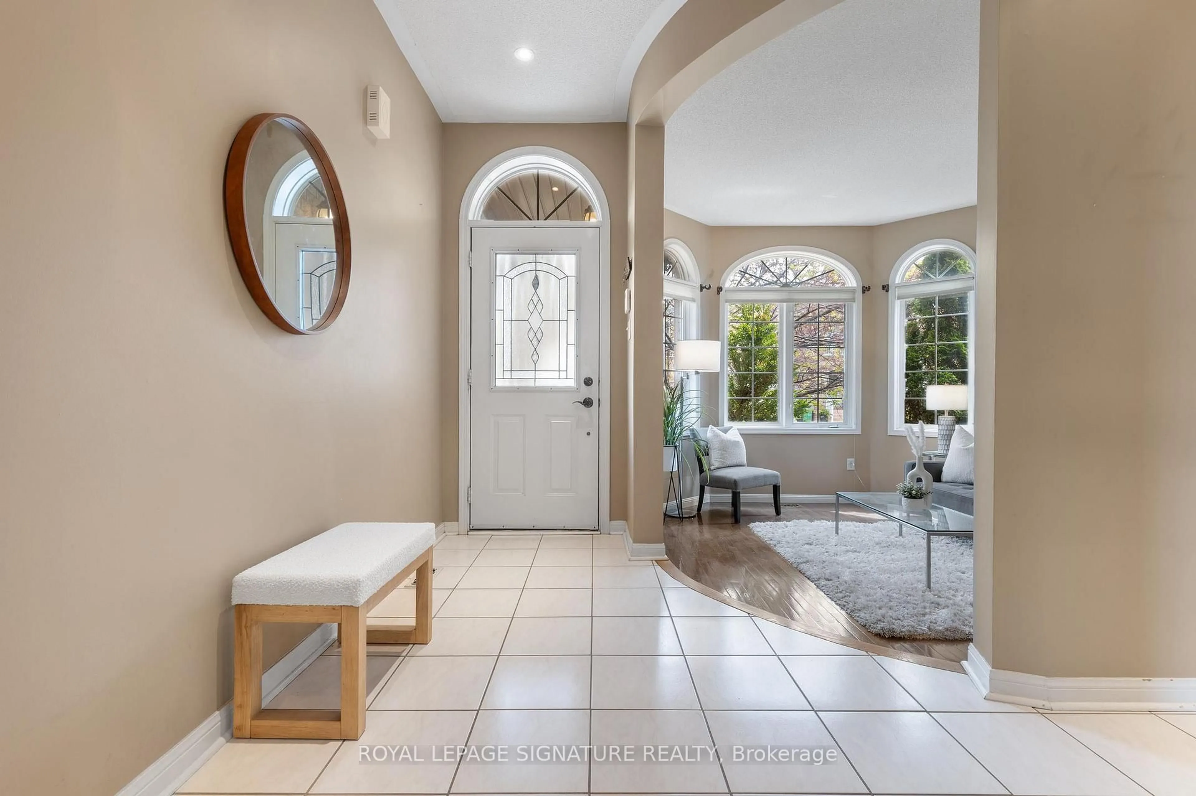 Indoor entryway for 3807 Deepwood Hts, Mississauga Ontario L5M 6M6