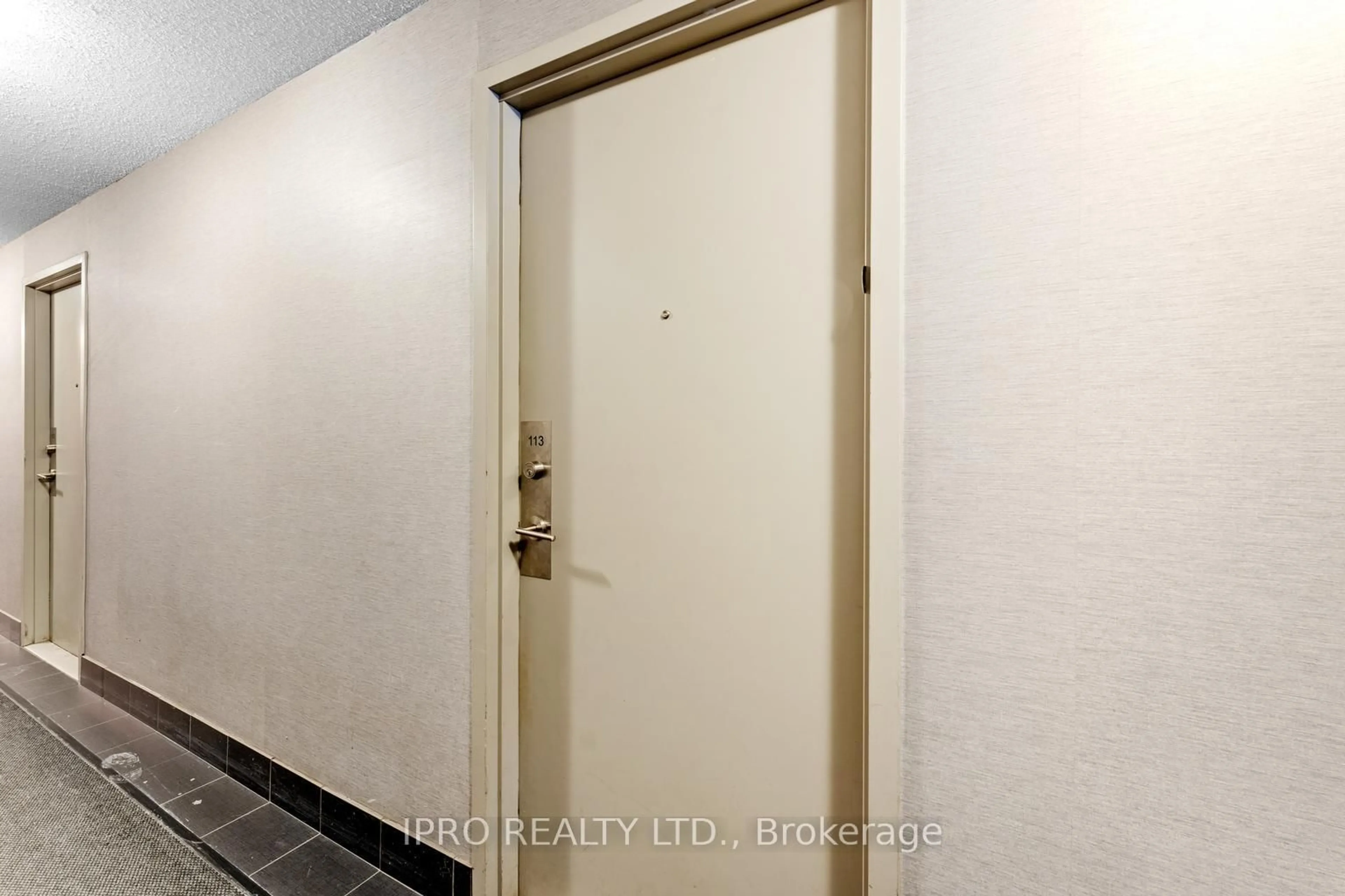 Indoor entryway for 812 Lansdowne Ave #113, Toronto Ontario M6H 4K5