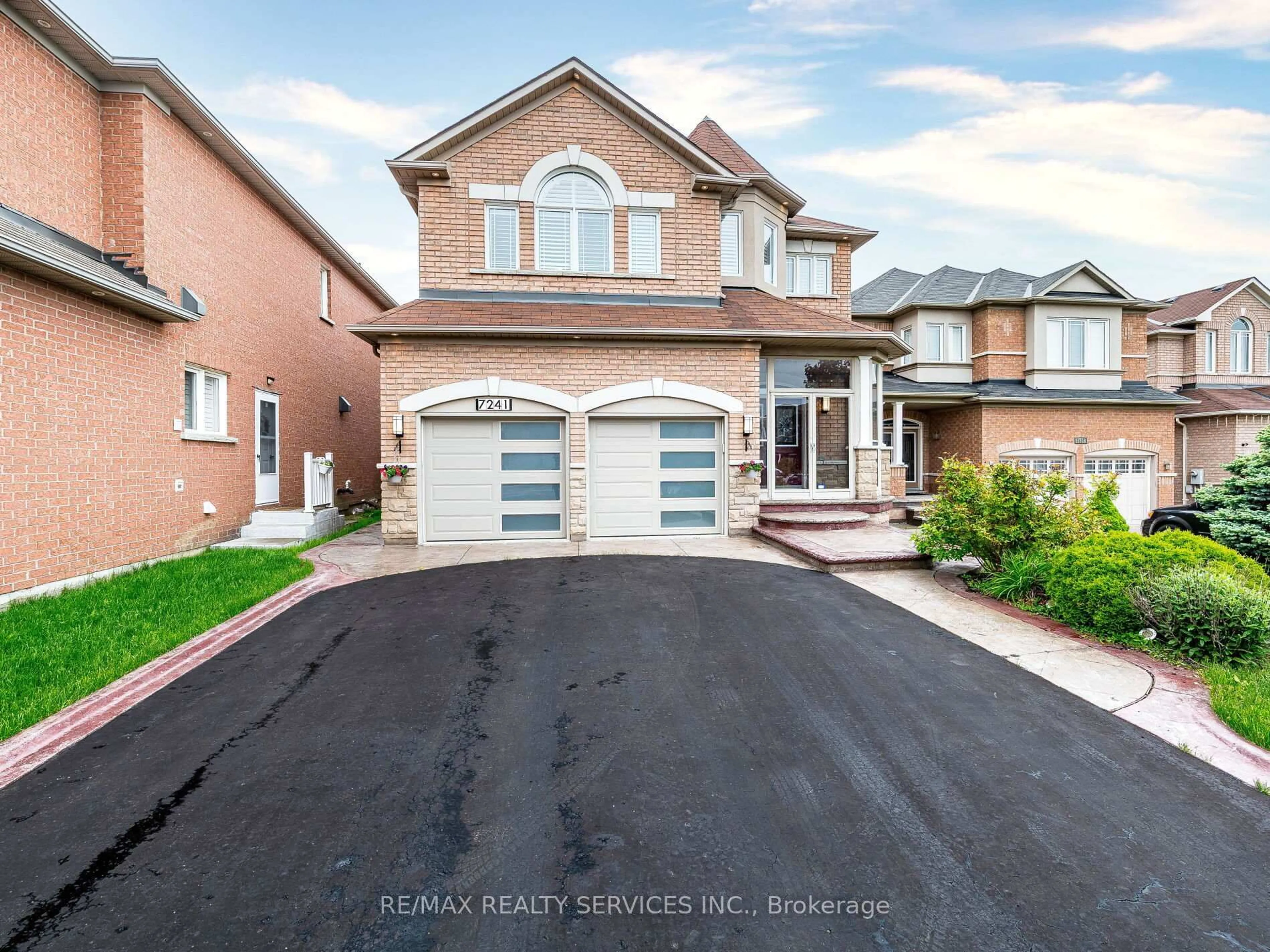 Home with brick exterior material, street for 7241 Milano Crt, Mississauga Ontario L5W 0A2