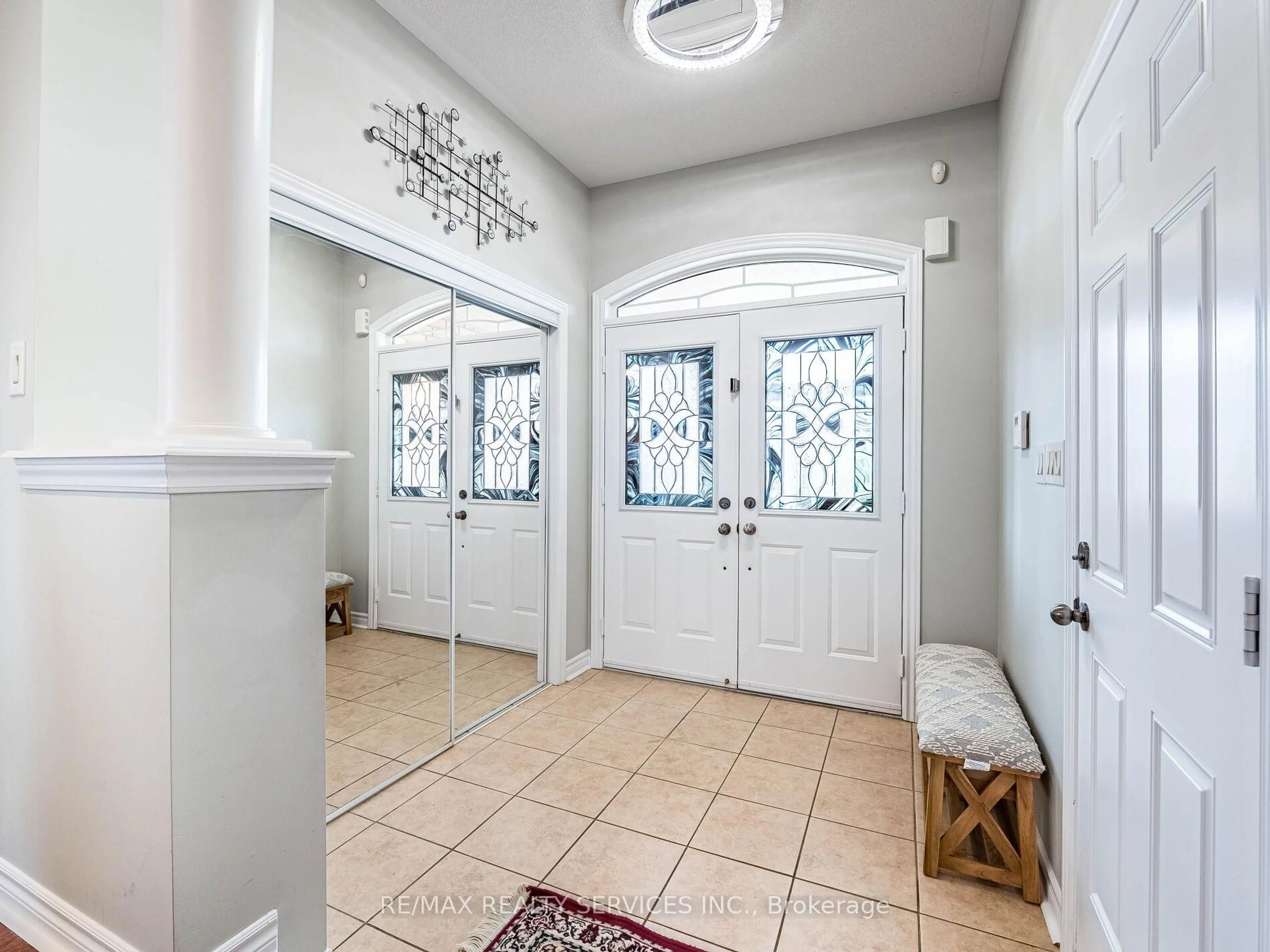 Indoor entryway for 7241 Milano Crt, Mississauga Ontario L5W 0A2