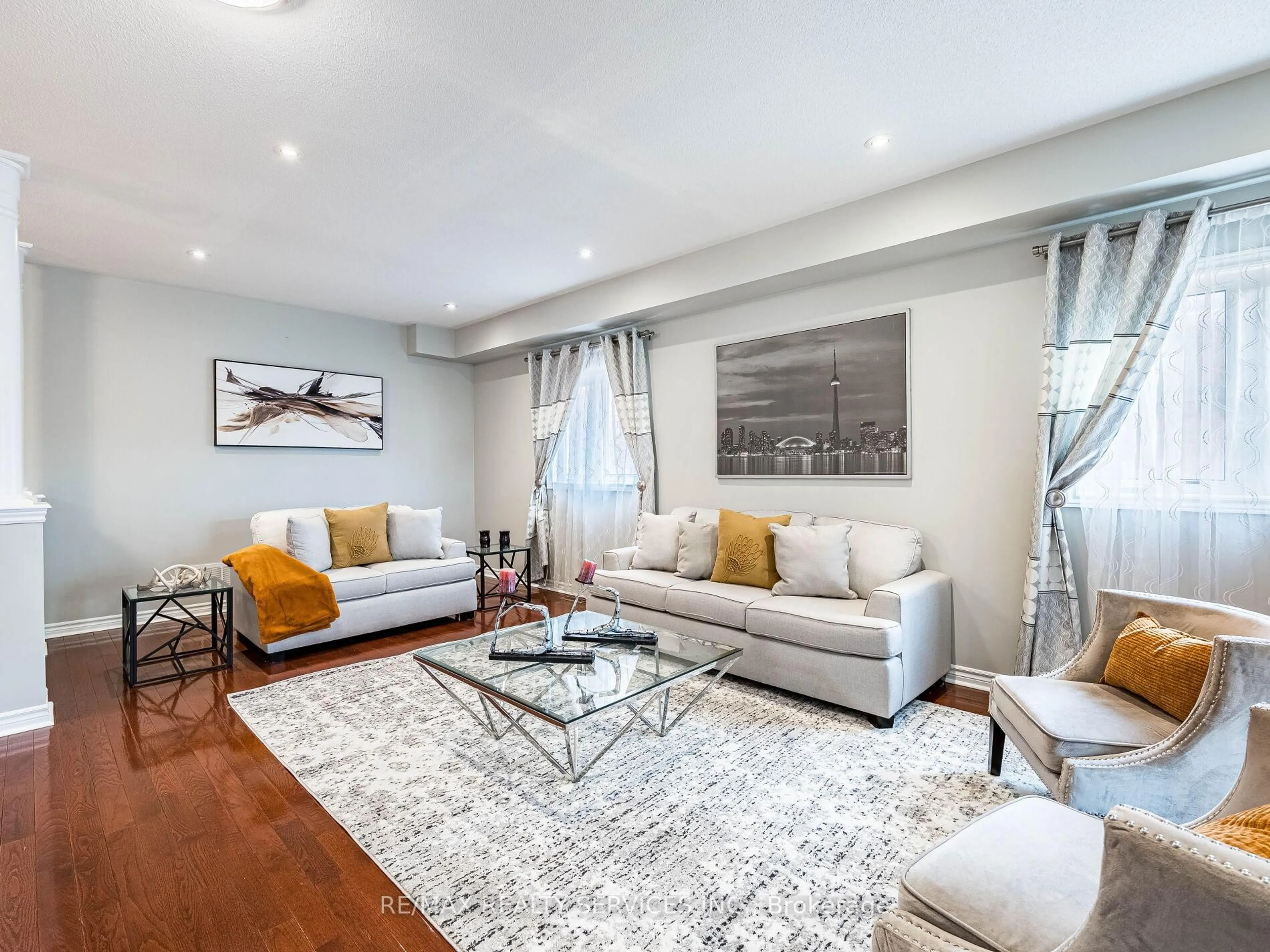 Living room with furniture, unknown for 7241 Milano Crt, Mississauga Ontario L5W 0A2