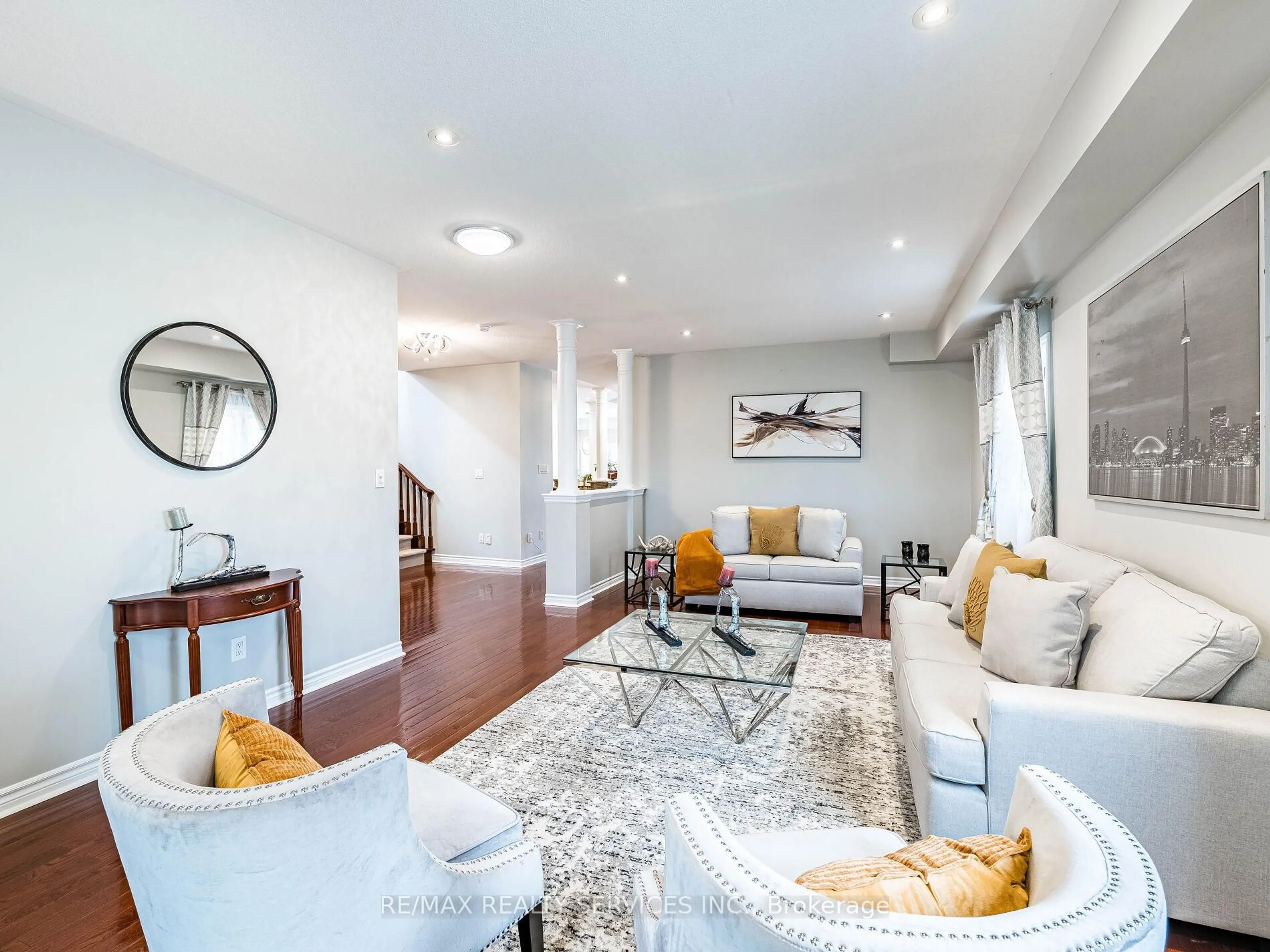 Living room with furniture, unknown for 7241 Milano Crt, Mississauga Ontario L5W 0A2
