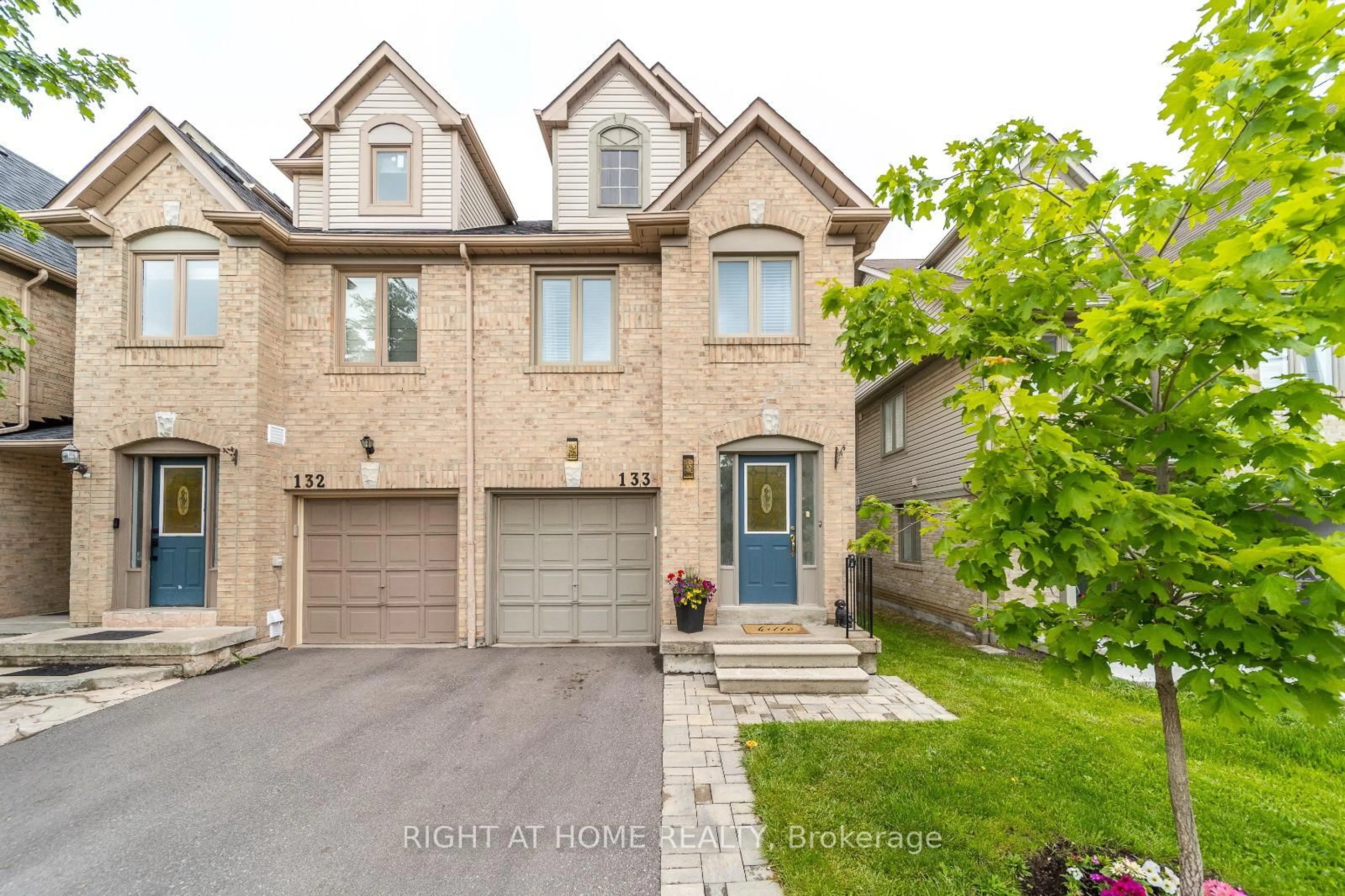 Home with brick exterior material, street for 1292 Sherwood Mills Blvd #133, Mississauga Ontario L5V 2G8
