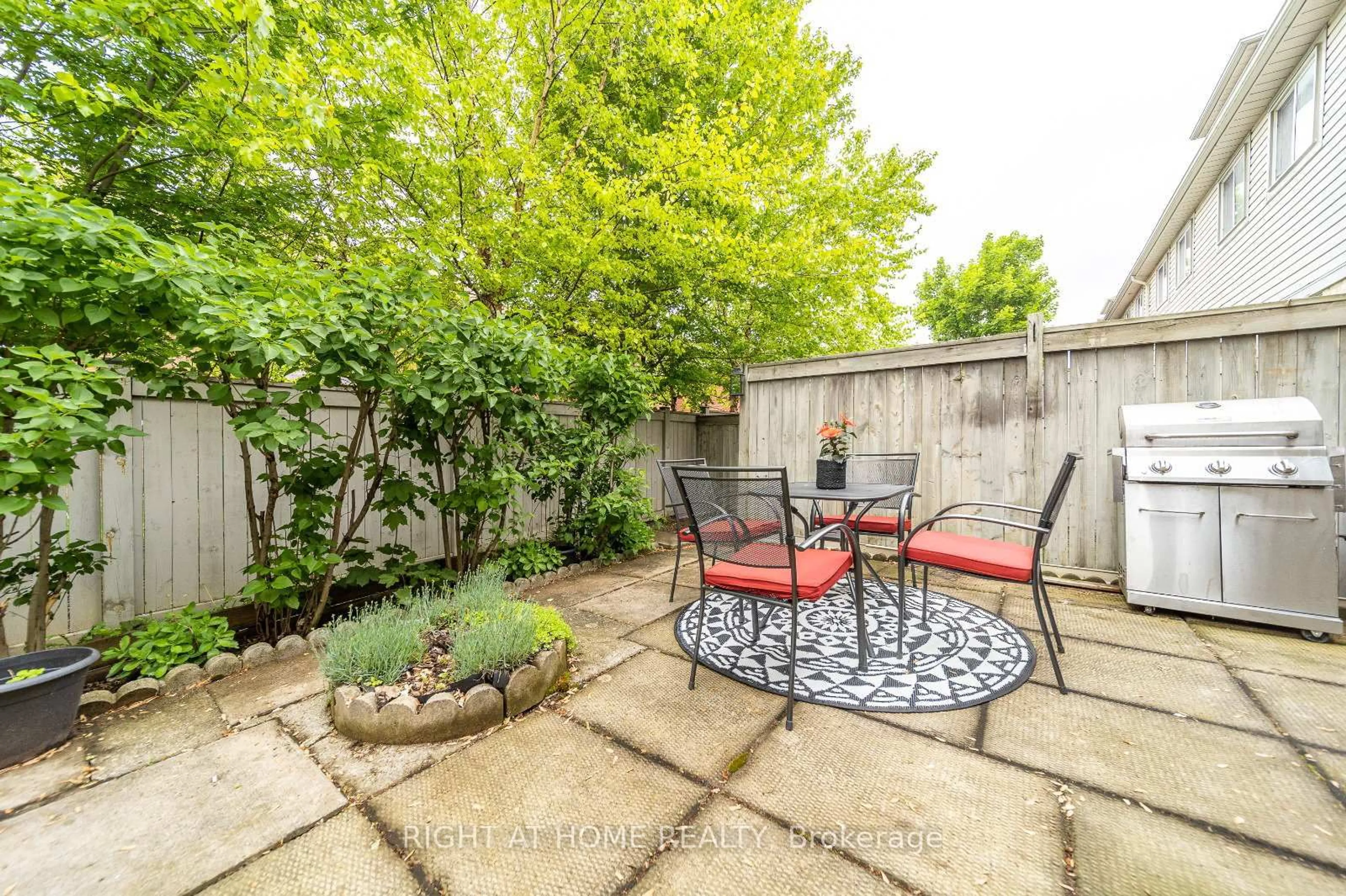 Patio, street for 1292 Sherwood Mills Blvd #133, Mississauga Ontario L5V 2G8