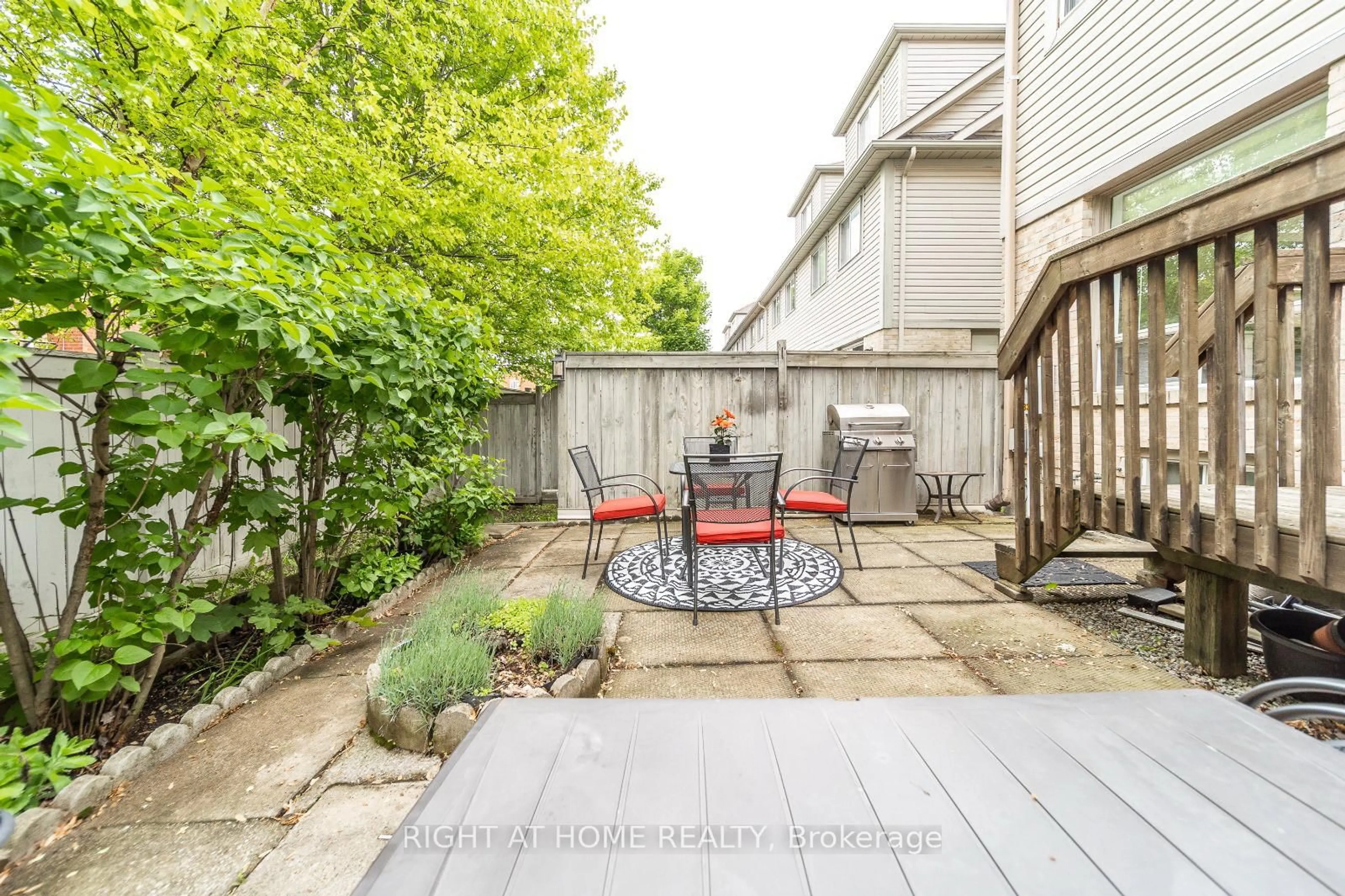 Patio, street for 1292 Sherwood Mills Blvd #133, Mississauga Ontario L5V 2G8