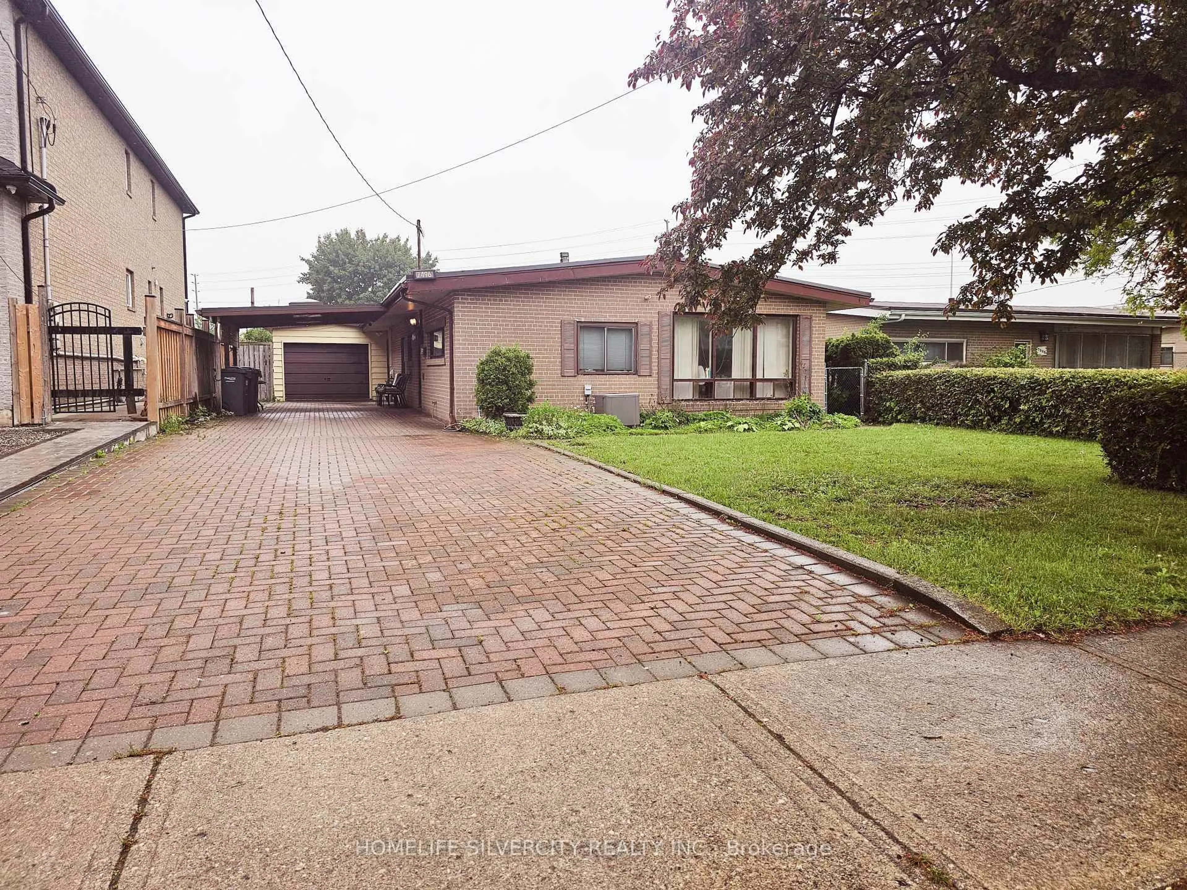 A pic from outside/outdoor area/front of a property/back of a property/a pic from drone, street for 7496 Homeside Gdns, Mississauga Ontario L4T 2A7