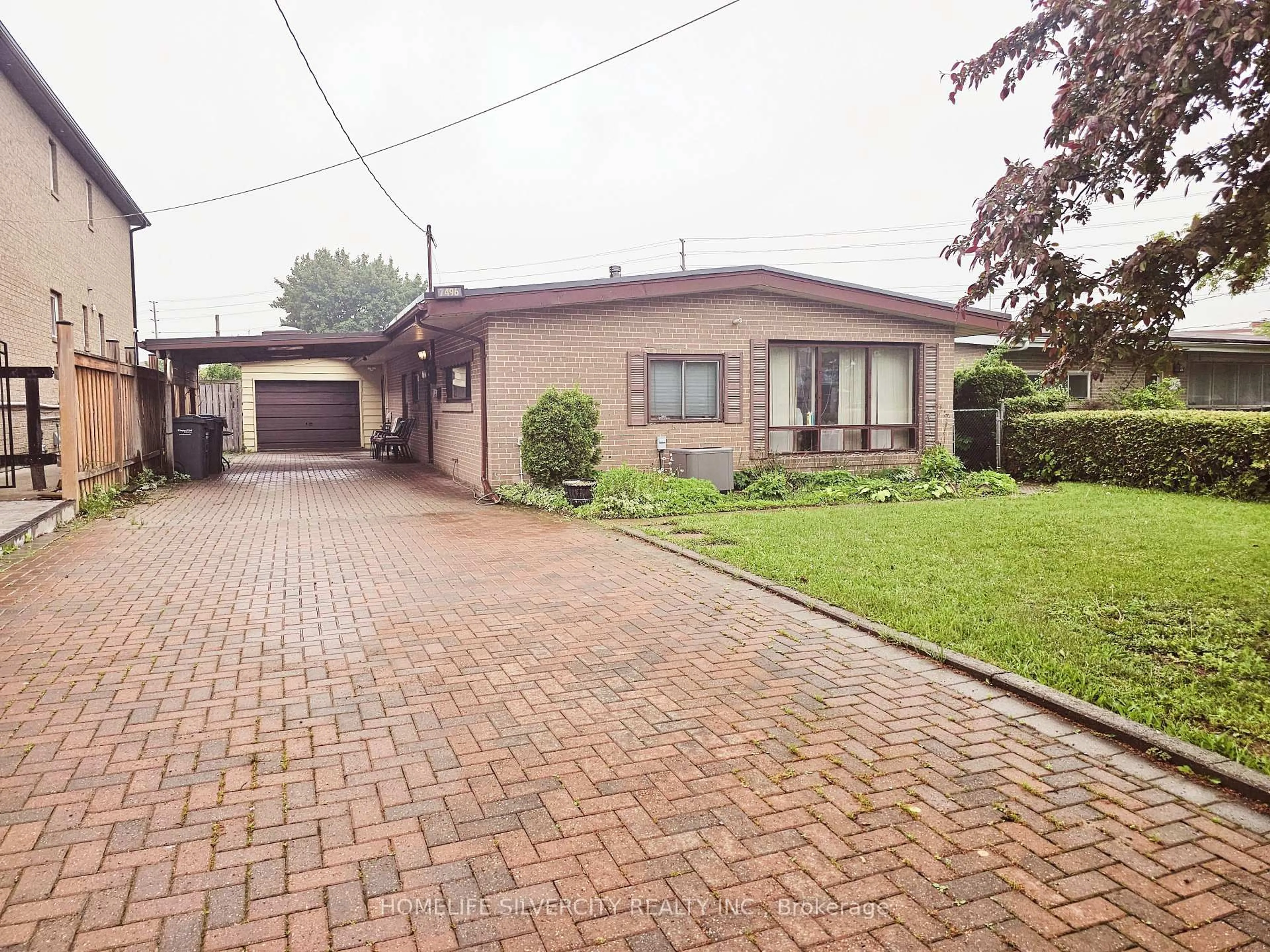 A pic from outside/outdoor area/front of a property/back of a property/a pic from drone, street for 7496 Homeside Gdns, Mississauga Ontario L4T 2A7
