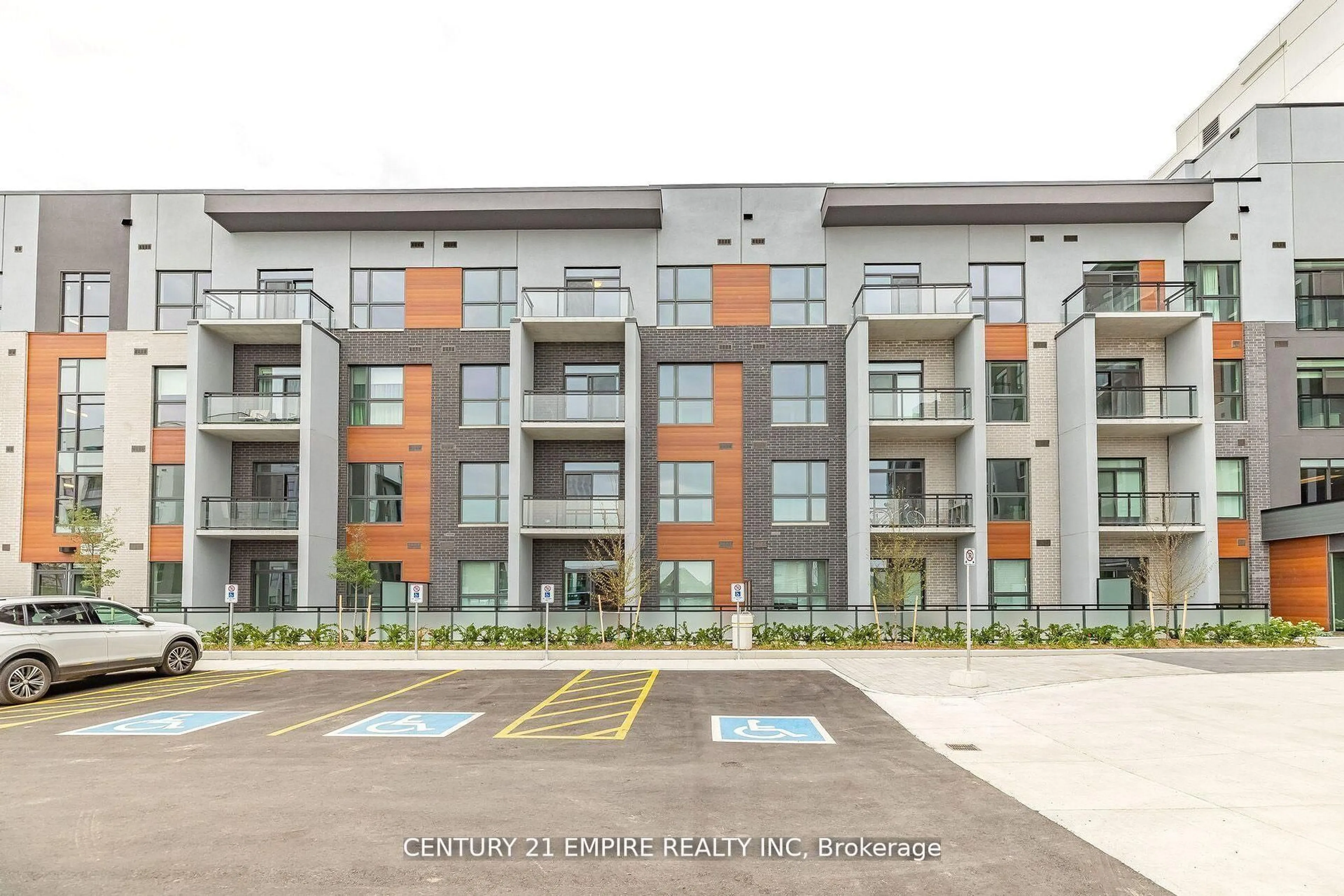 Patio, building for 95 Dundas St #503, Oakville Ontario L6M 5N4