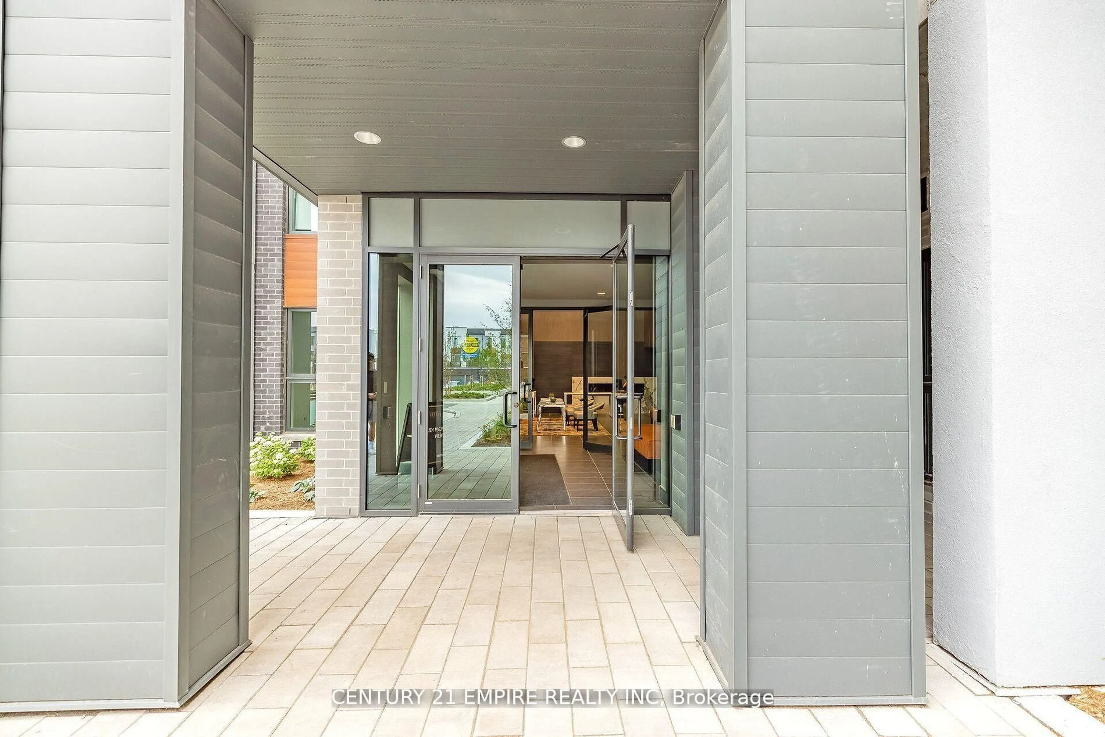 Indoor entryway for 95 Dundas St #503, Oakville Ontario L6M 5N4