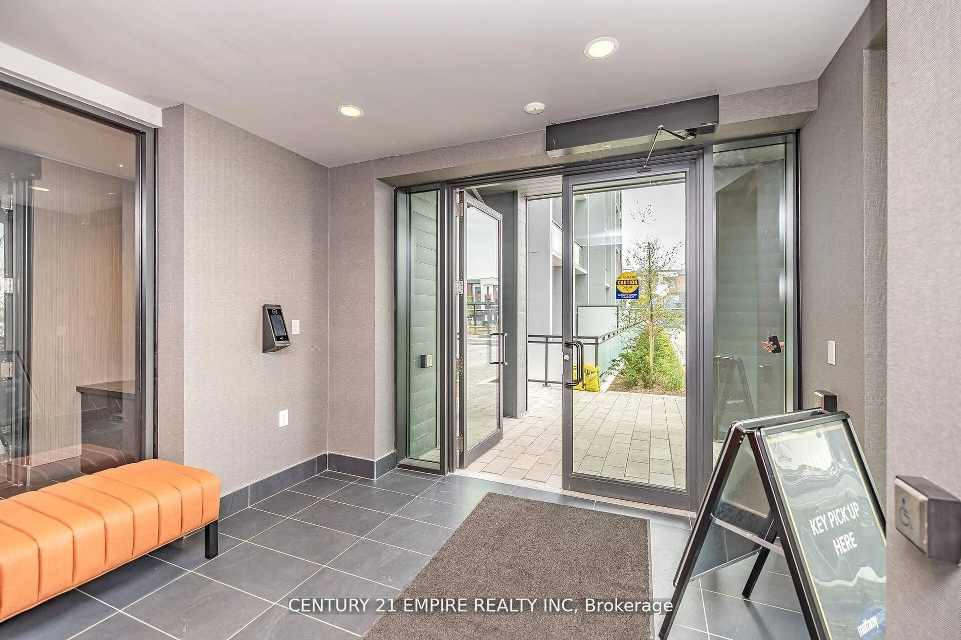 Indoor entryway for 95 Dundas St #503, Oakville Ontario L6M 5N4