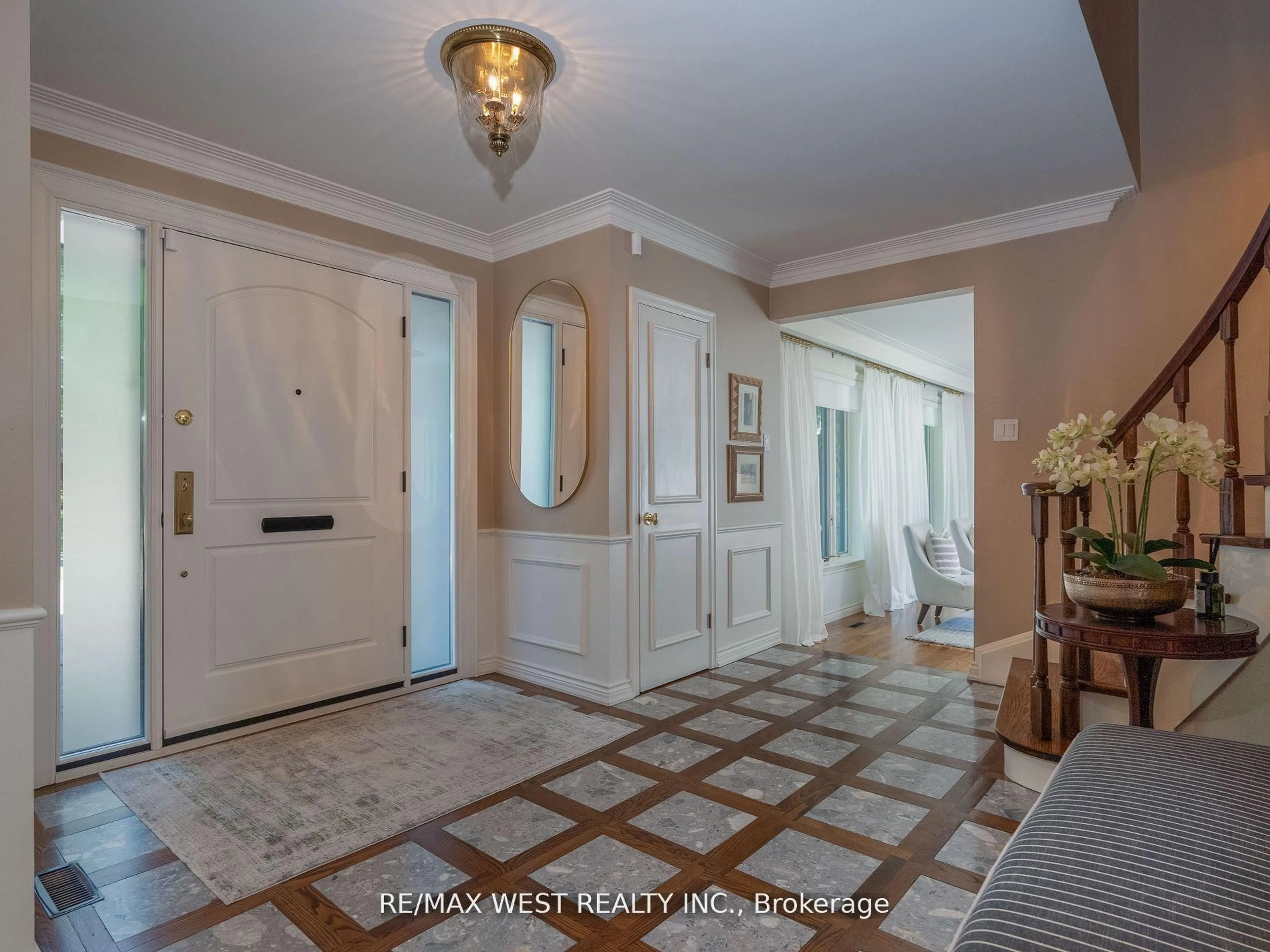 Indoor entryway for 57 Edenvale Cres, Toronto Ontario M9A 4A5