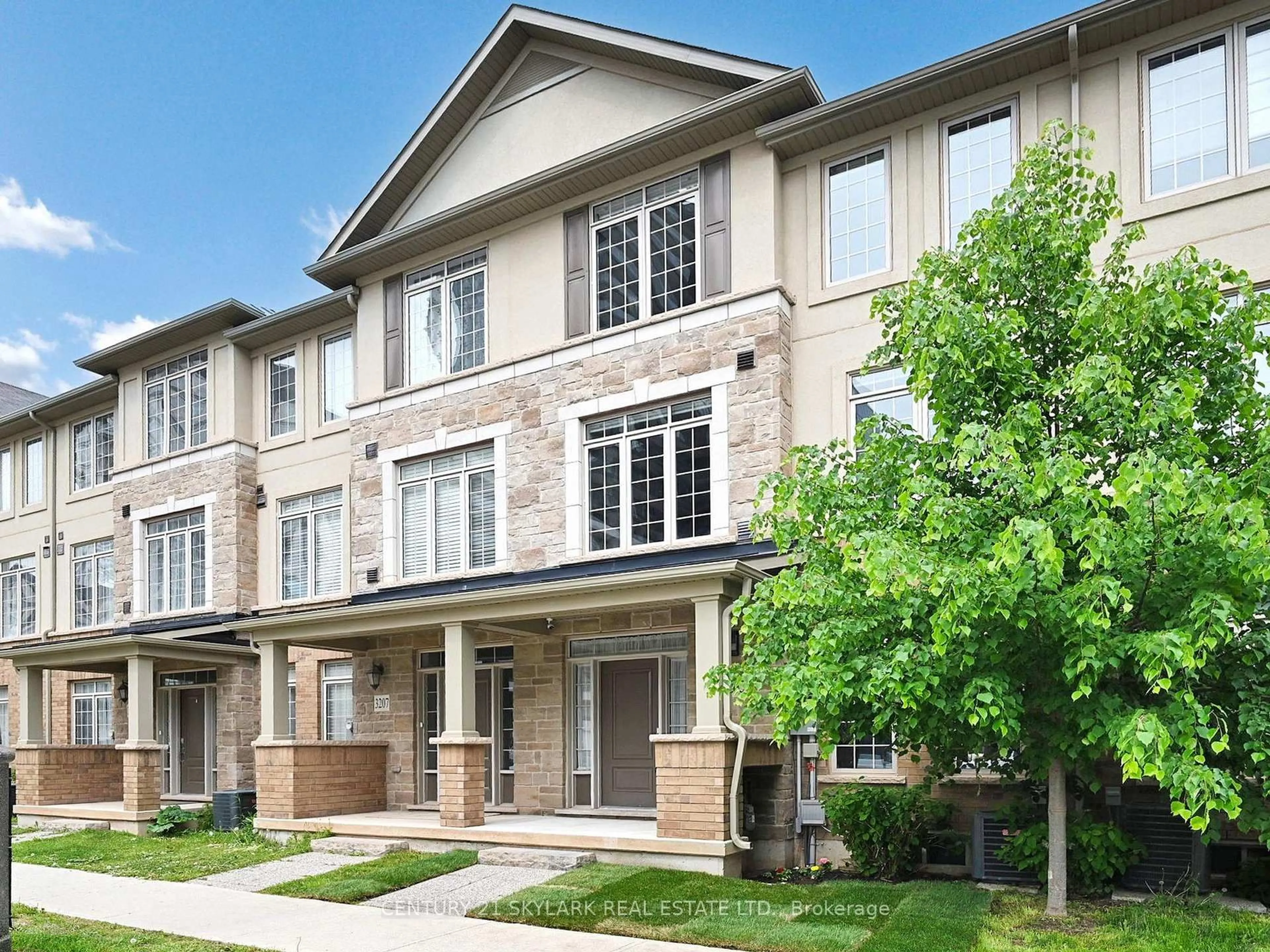 Home with brick exterior material, street for 3205 William Coltson Ave, Oakville Ontario L6H 0X1