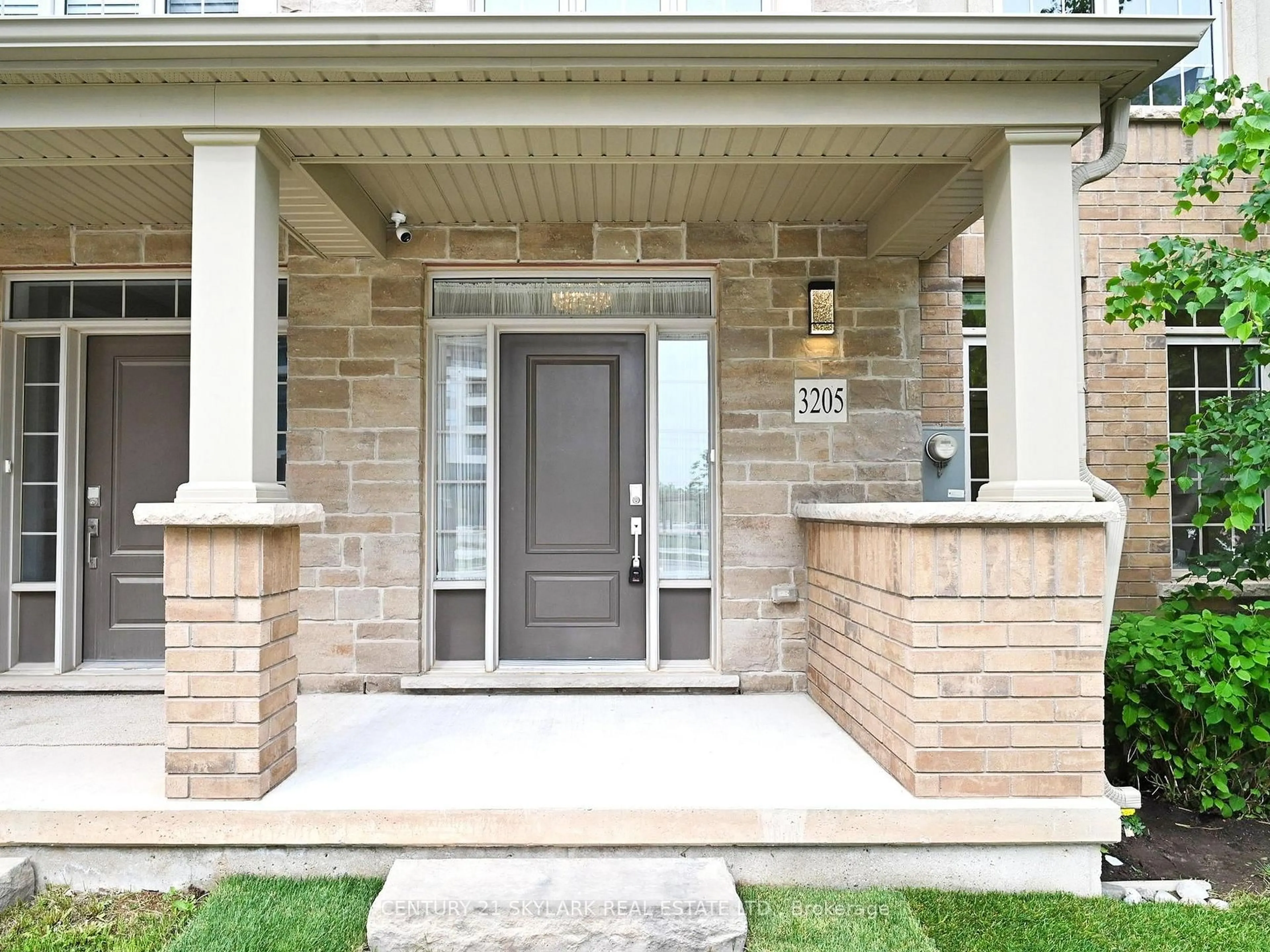 Home with brick exterior material, street for 3205 William Coltson Ave, Oakville Ontario L6H 0X1