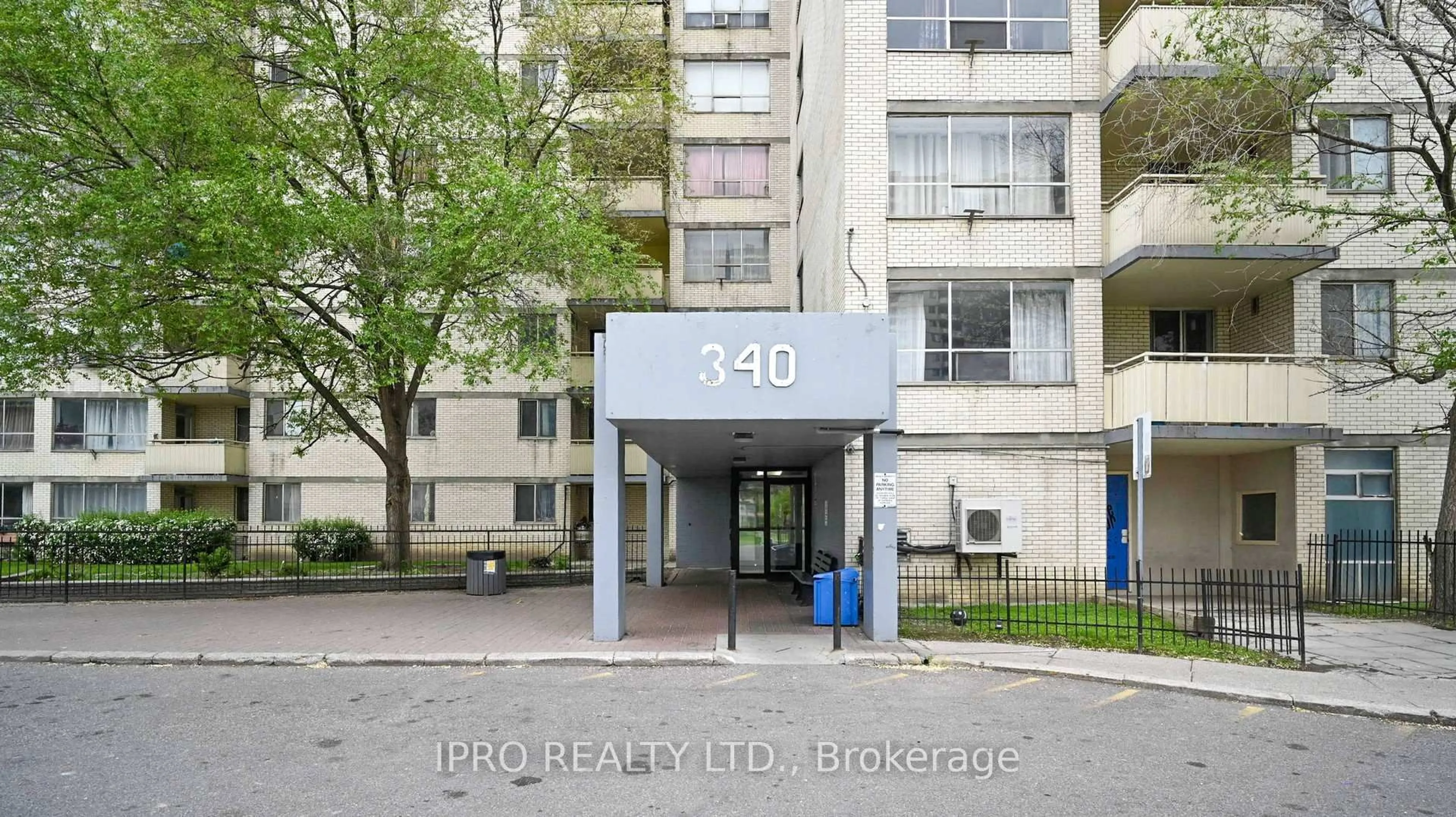 Indoor foyer for 340 Dixon Rd #2108, Toronto Ontario M9R 1T4