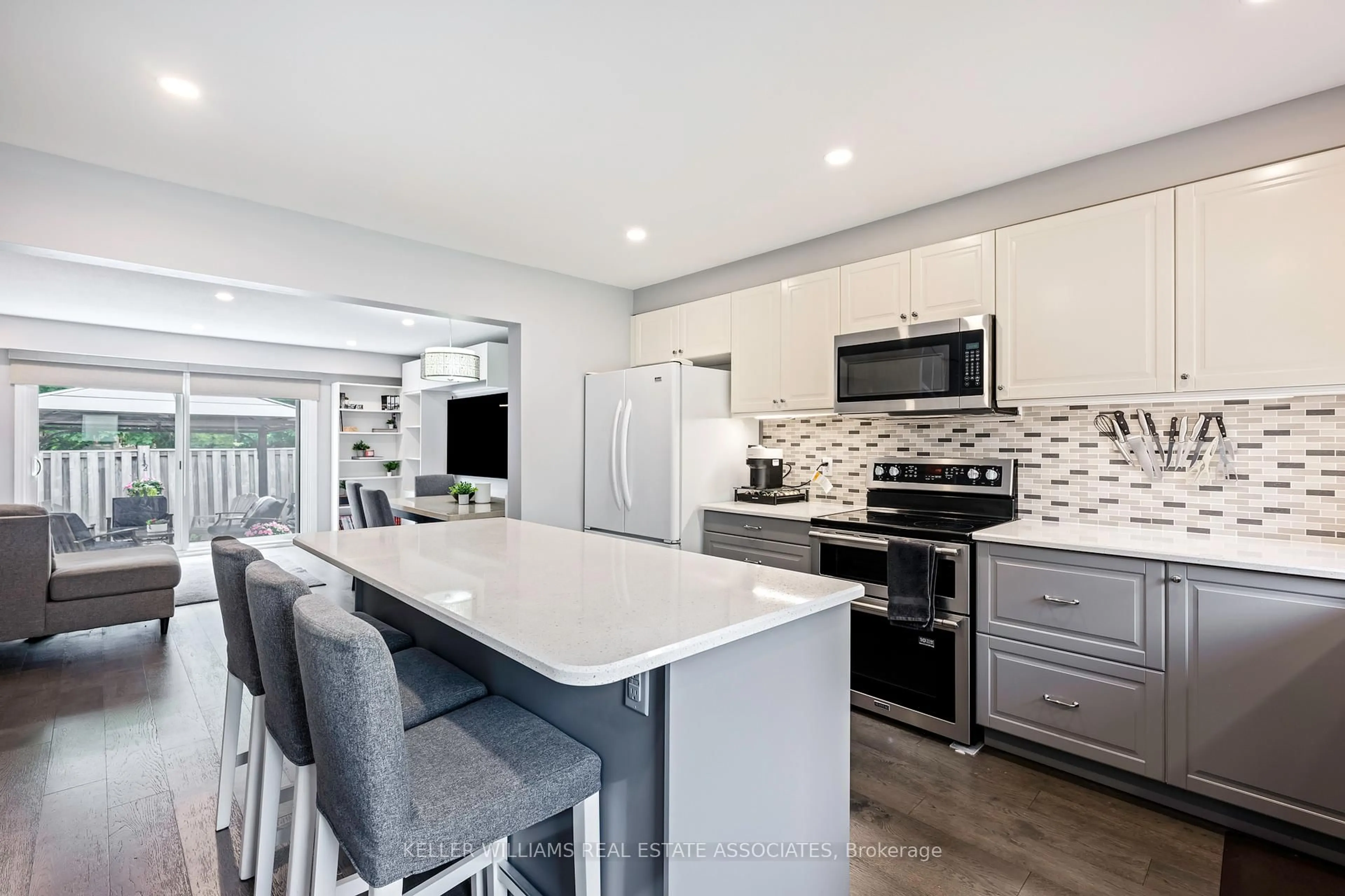 Open concept kitchen, ceramic/tile floor for 561 Childs Dr #54, Milton Ontario L9T 3Z1