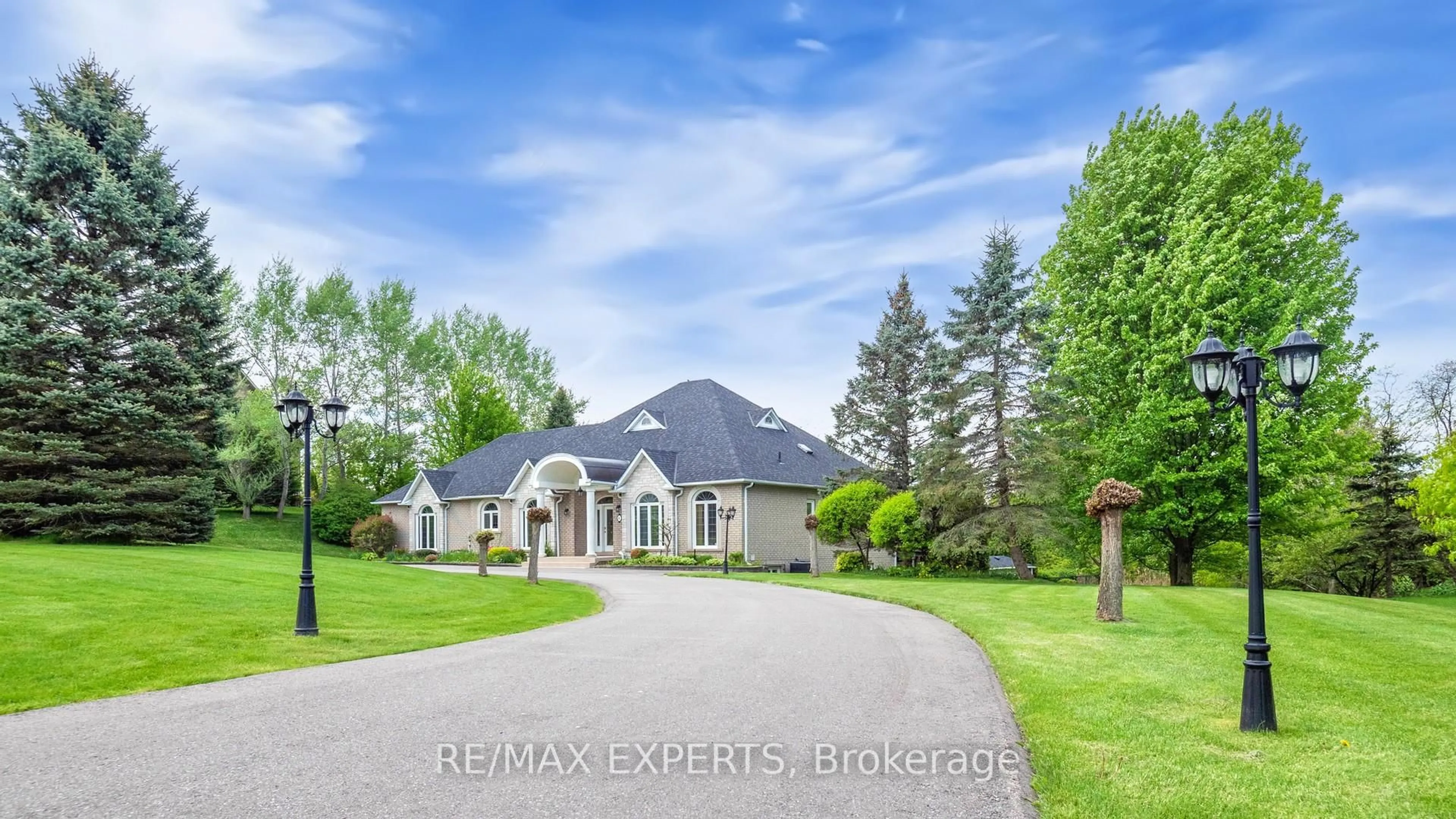 A pic from outside/outdoor area/front of a property/back of a property/a pic from drone, water/lake/river/ocean view for 6 Overlook Rdge, Caledon Ontario L7E 0C1