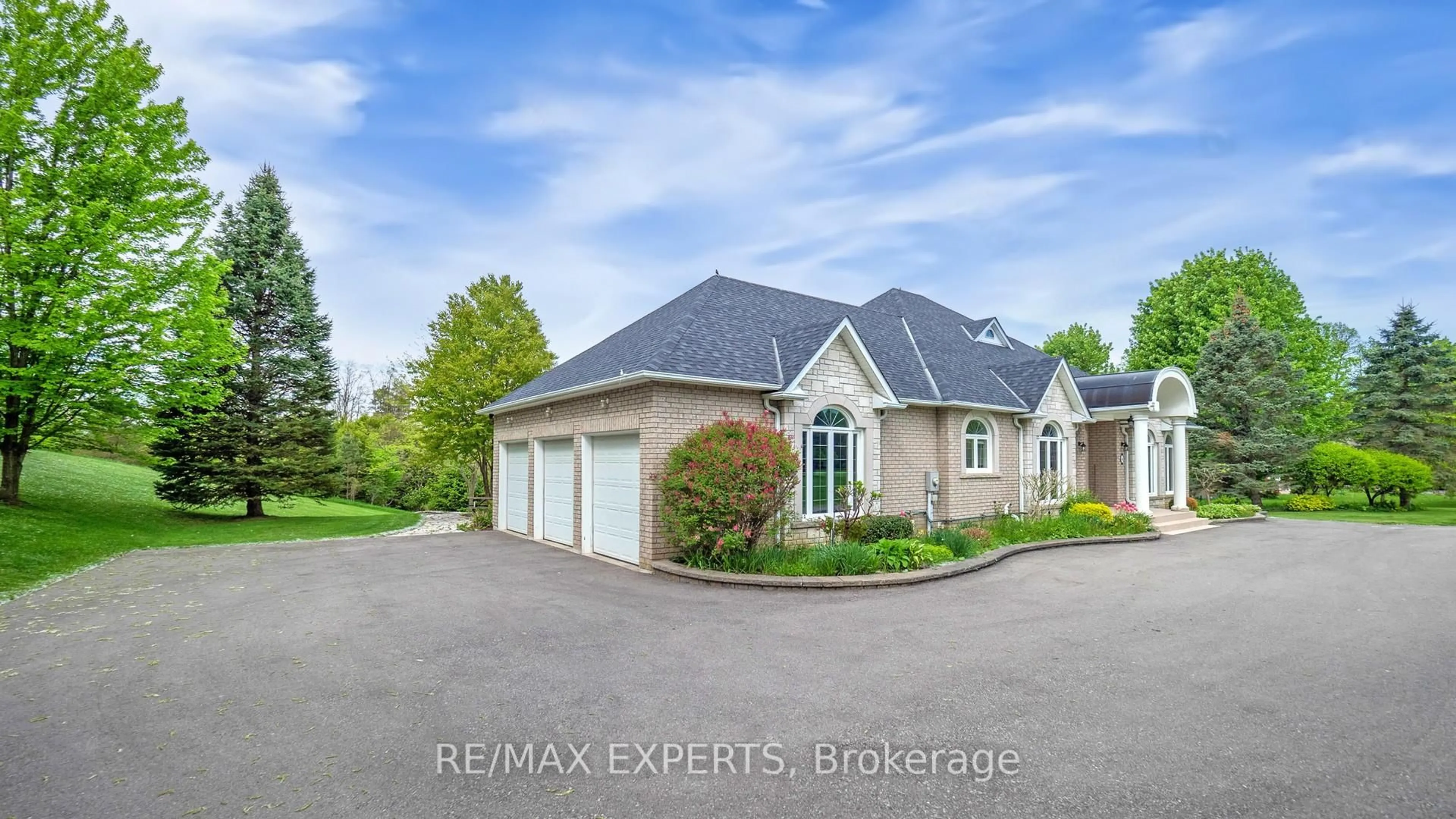 A pic from outside/outdoor area/front of a property/back of a property/a pic from drone, water/lake/river/ocean view for 6 Overlook Rdge, Caledon Ontario L7E 0C1