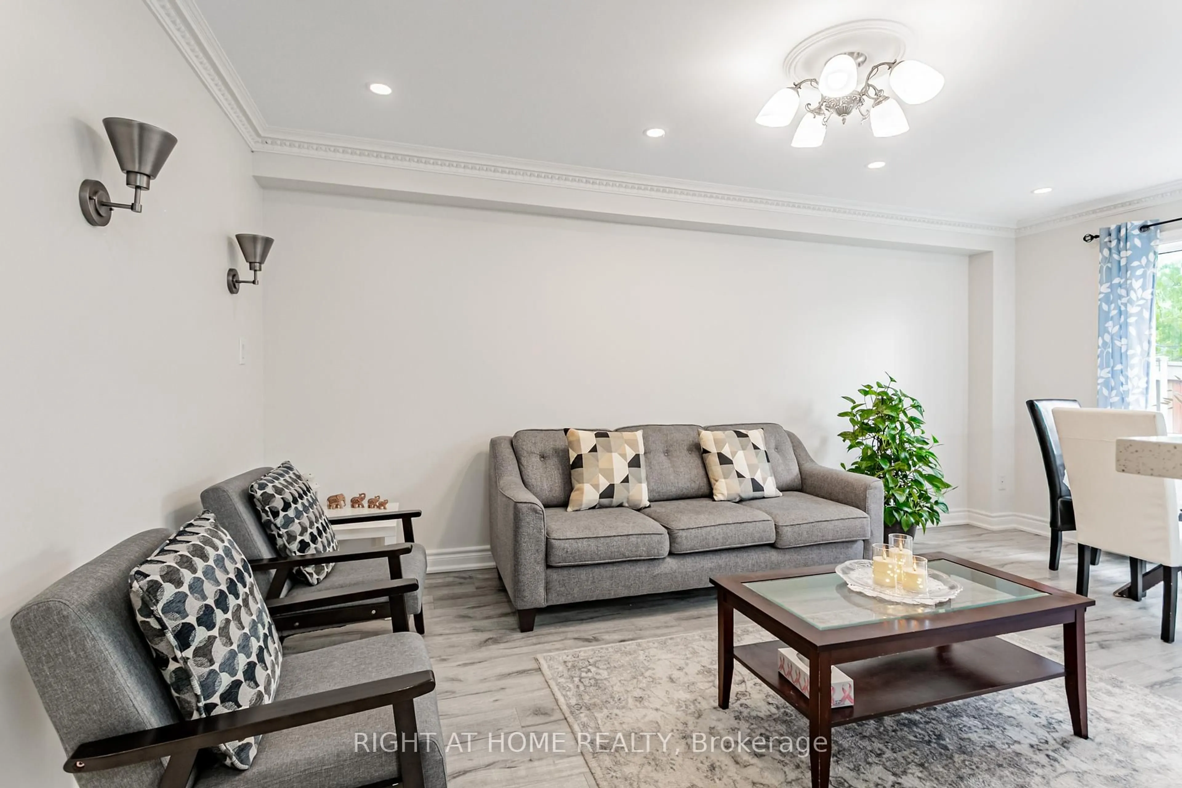 Living room with furniture, unknown for 5223 Fairford Cres #67, Mississauga Ontario L5V 2M6