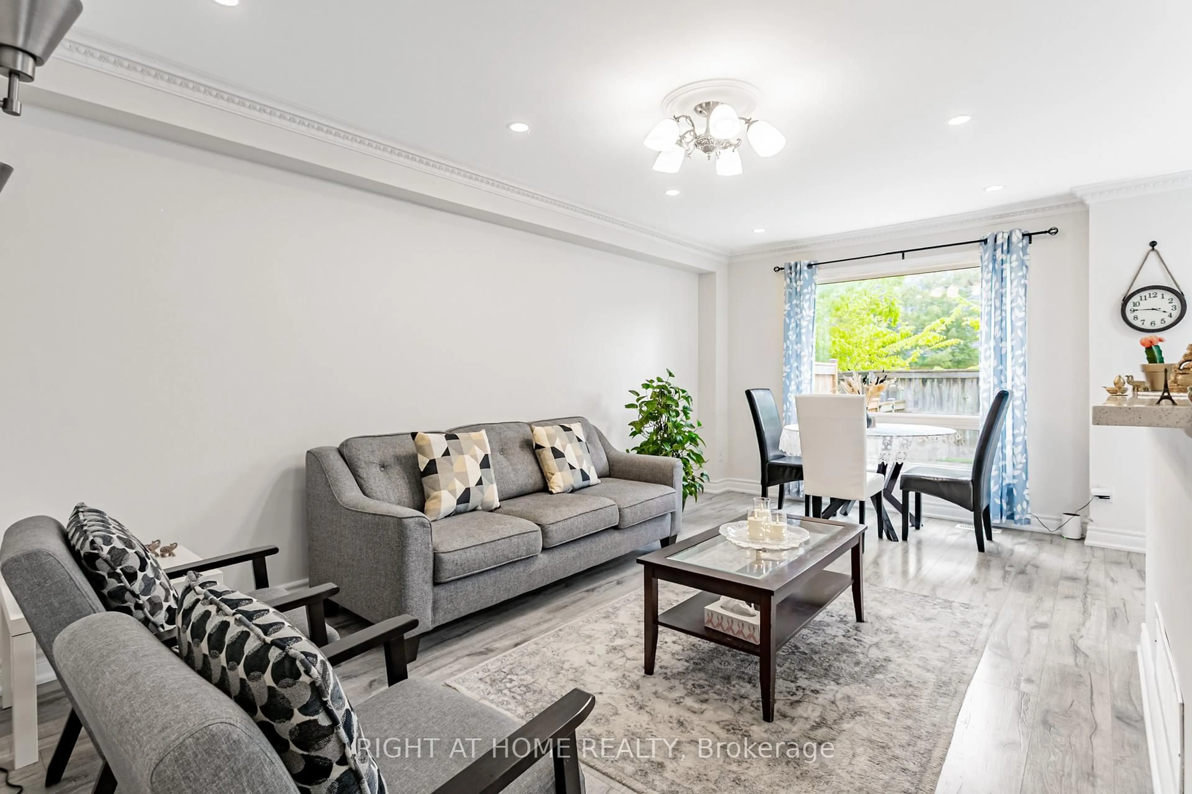 Living room with furniture, unknown for 5223 Fairford Cres #67, Mississauga Ontario L5V 2M6