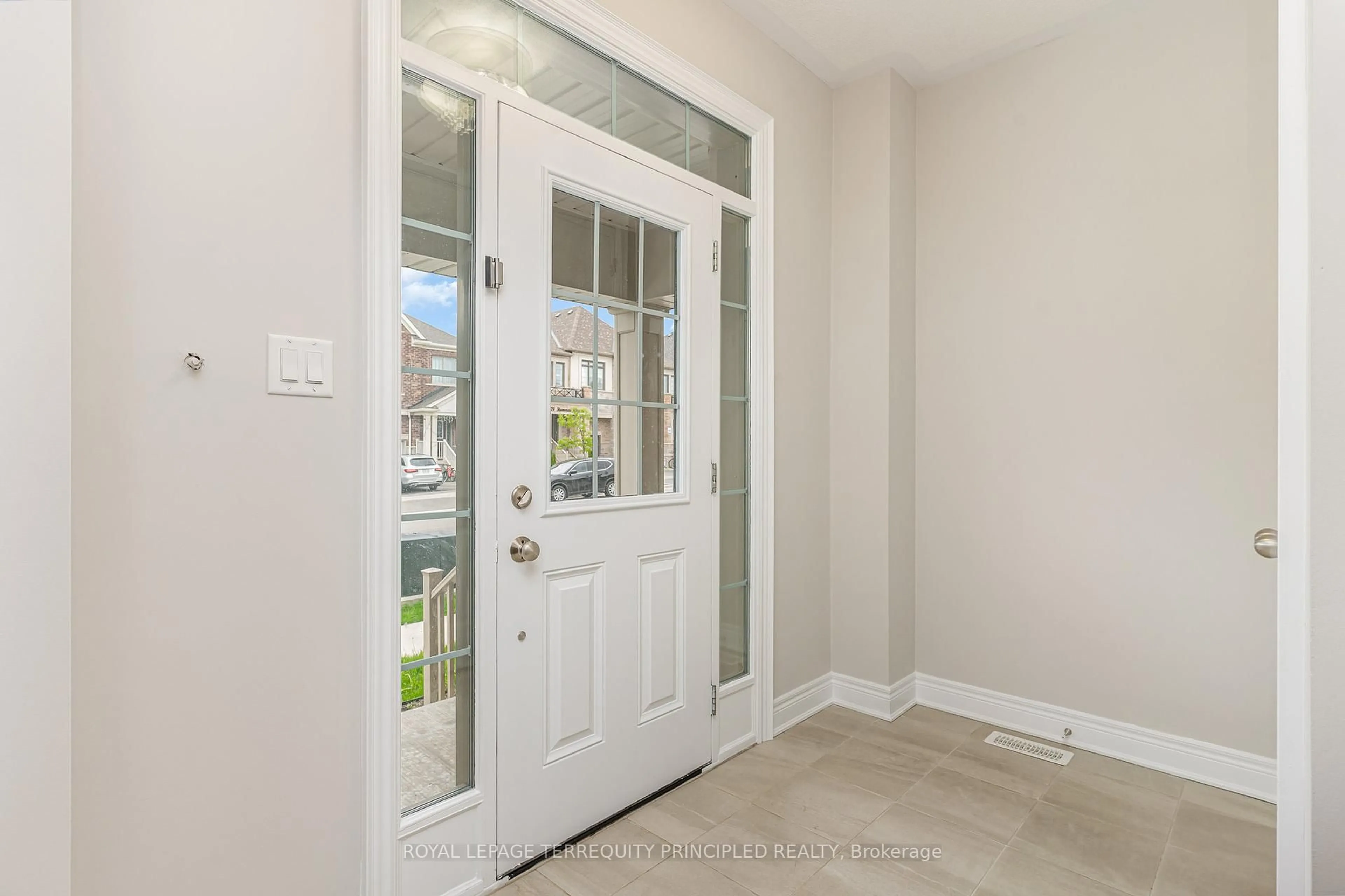 Indoor entryway for 1135 Hamman Way, Milton Ontario L9E 1K2