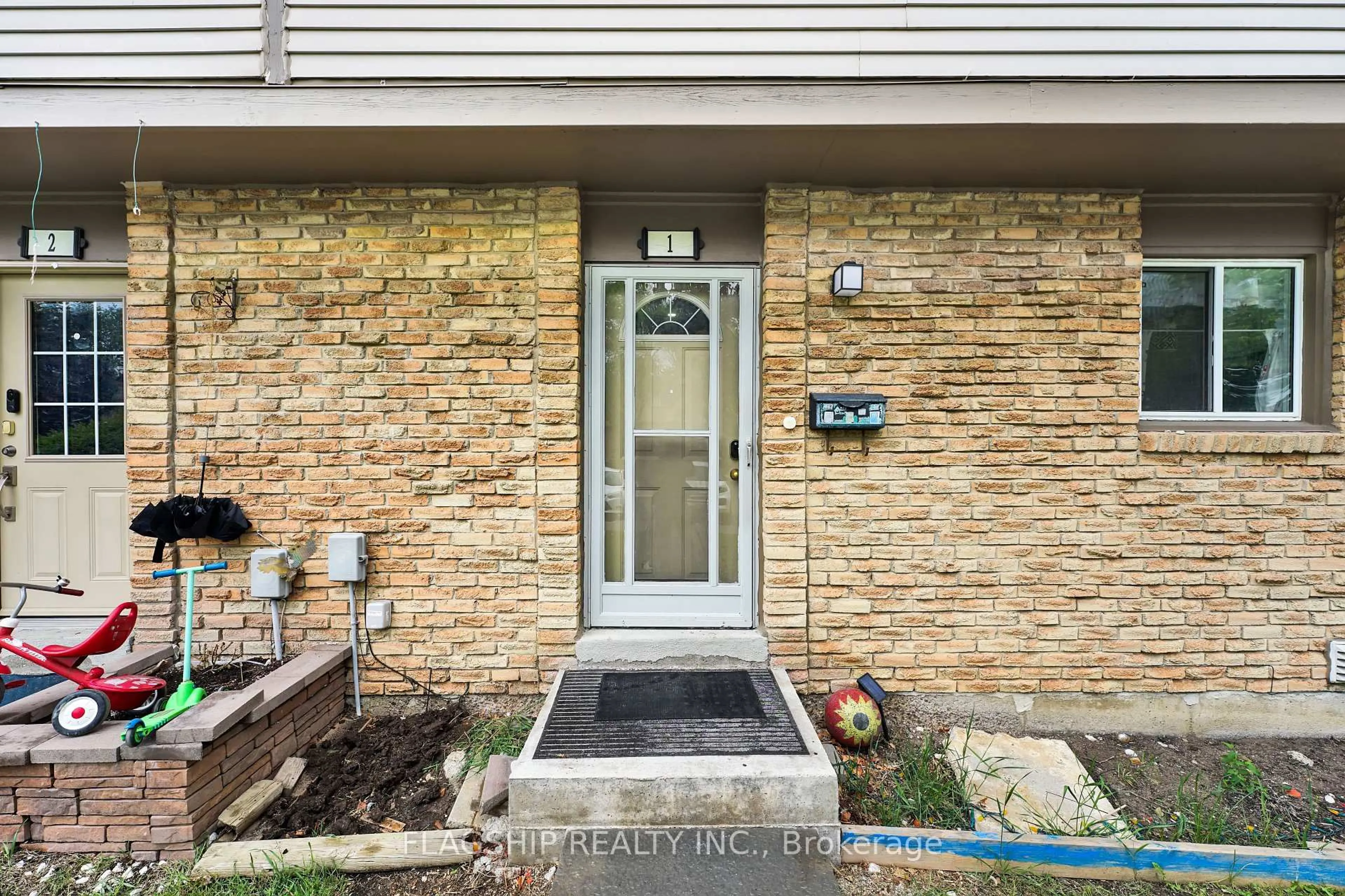 Indoor entryway for 57 Hansen Rd #1, Brampton Ontario L6V 3C6