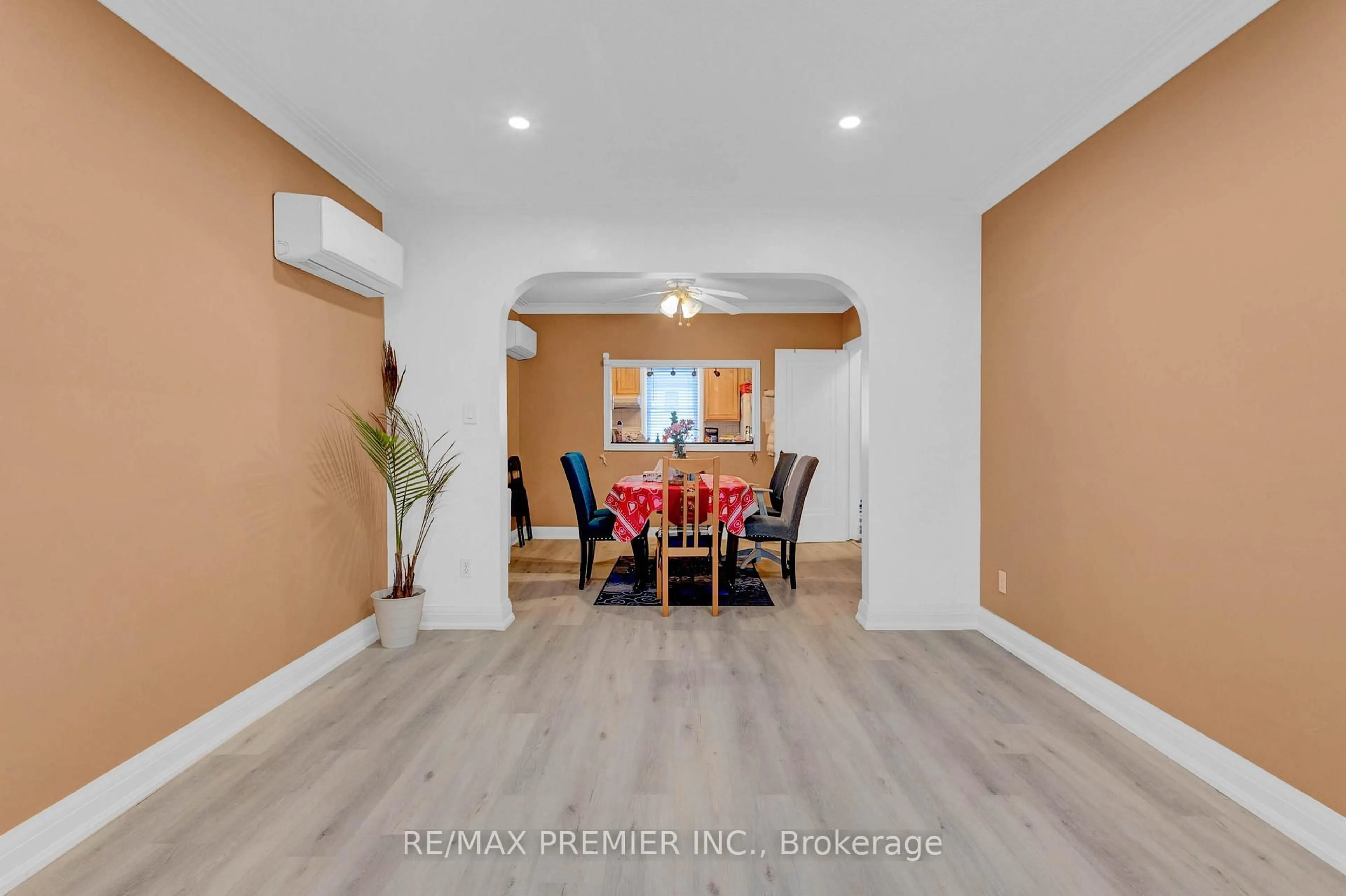 Dining room, unknown for 349 Kipling Ave, Toronto Ontario M8V 3K6