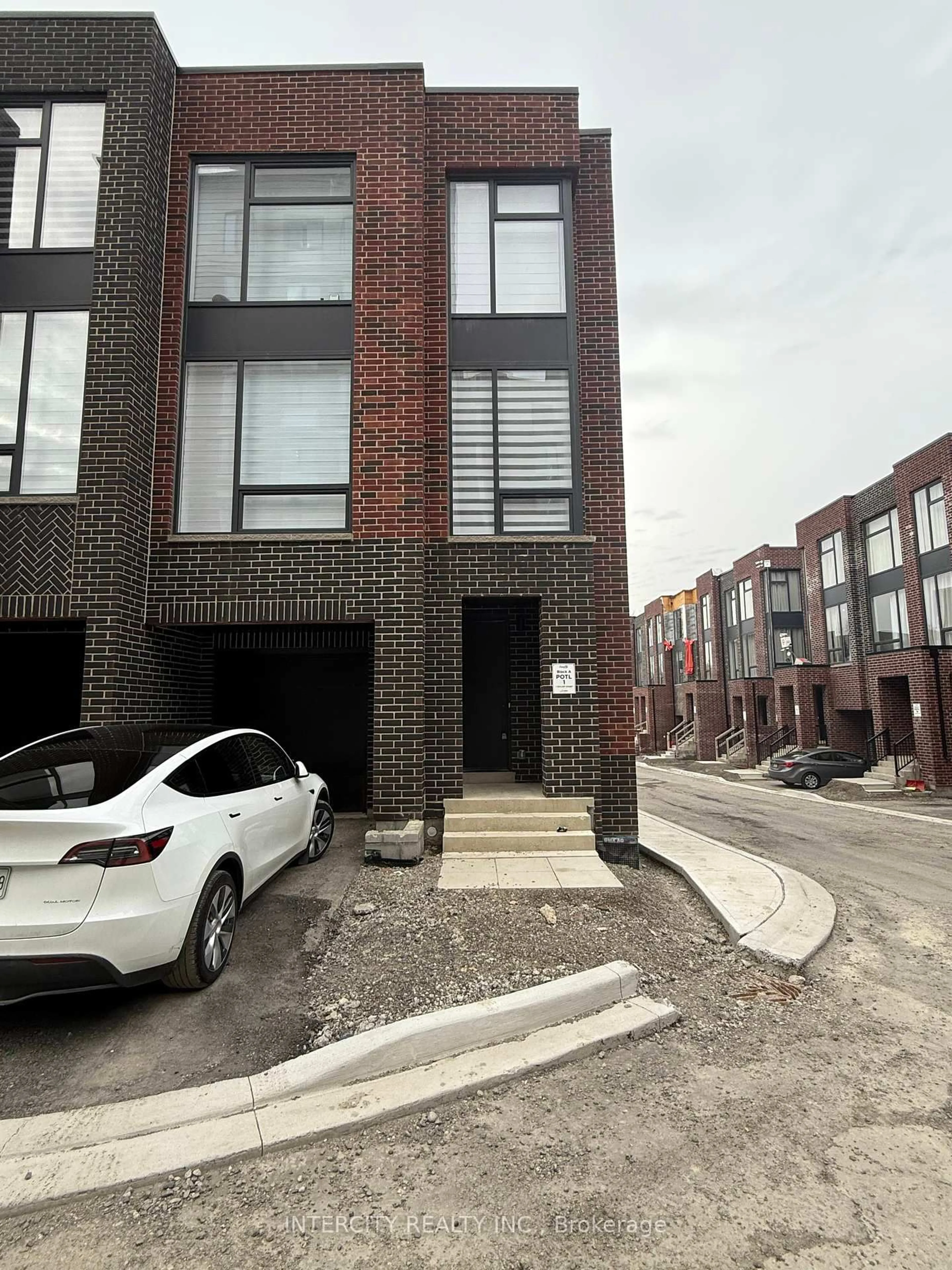 Home with brick exterior material, street for 1 Taylor Crt, Caledon Ontario L7E 4L2