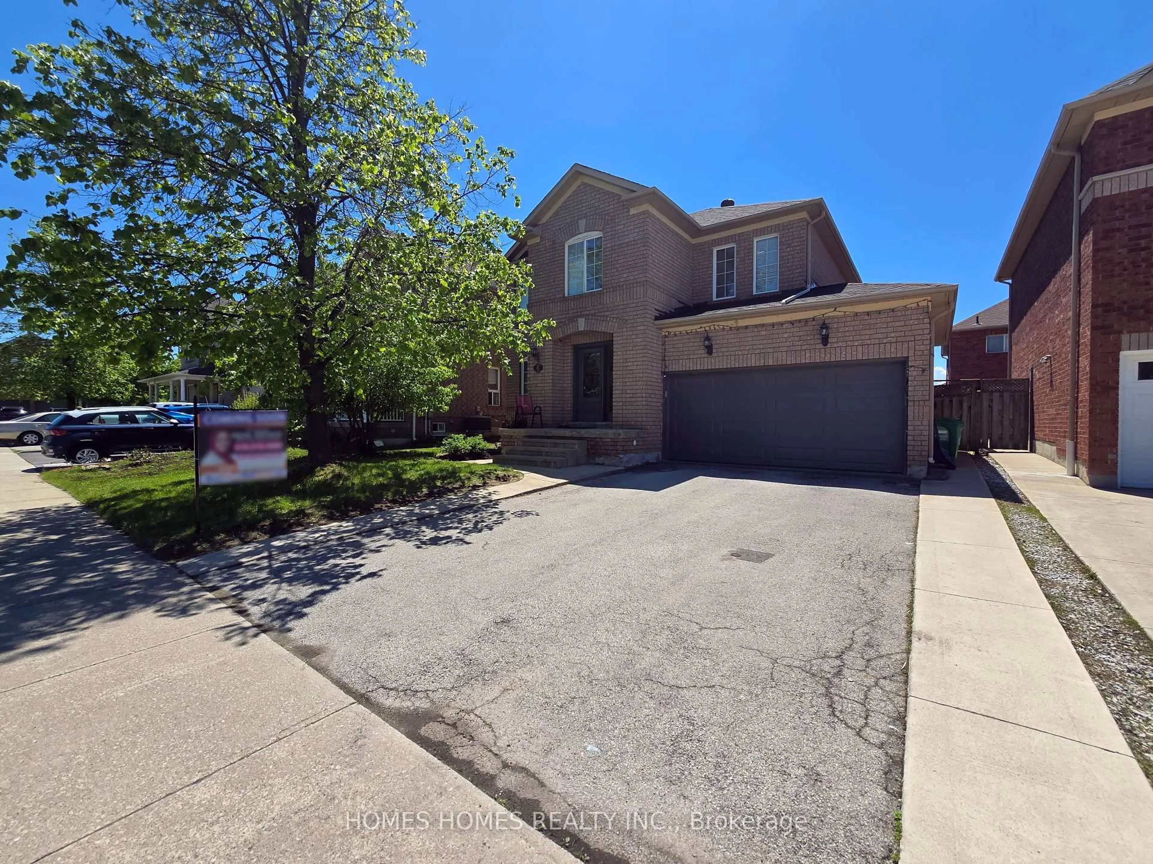 A pic from outside/outdoor area/front of a property/back of a property/a pic from drone, street for 6 Grasshopper Way, Brampton Ontario L6R 2E4