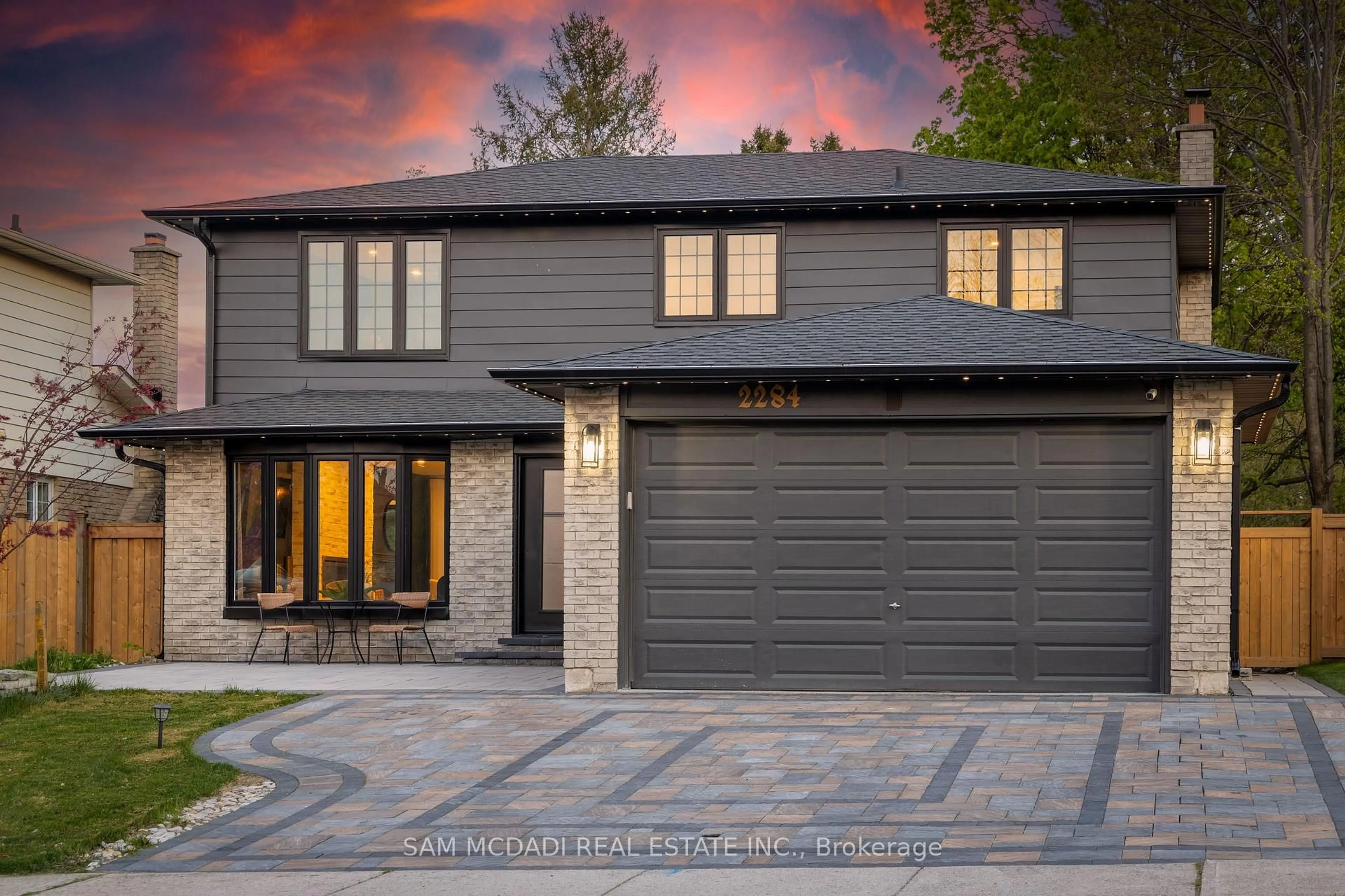 Home with brick exterior material, street for 2284 Glastonbury Rd, Burlington Ontario L7P 4C8