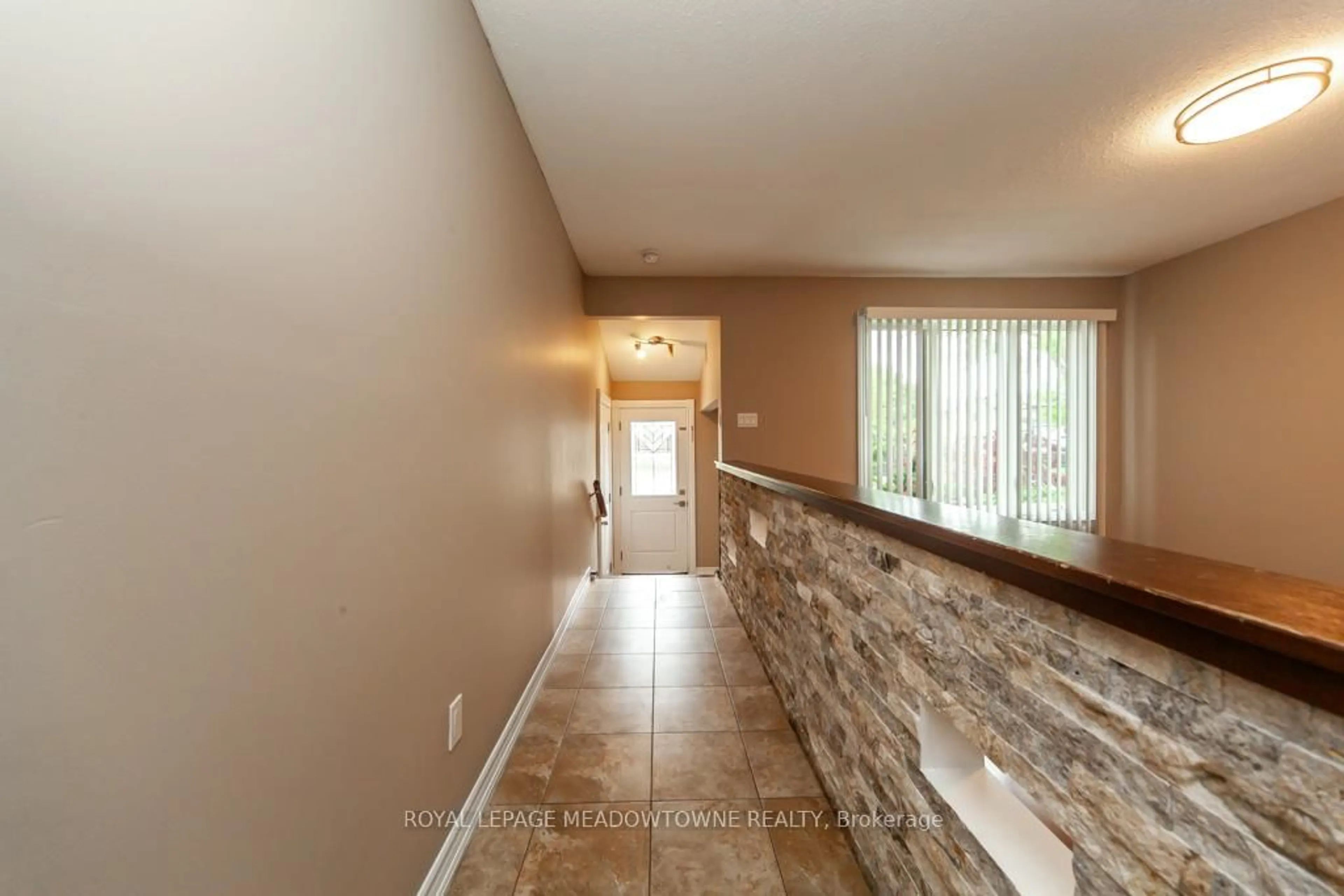 Indoor entryway for 2819 Bucklepost Rd, Mississauga Ontario L5N 1X6