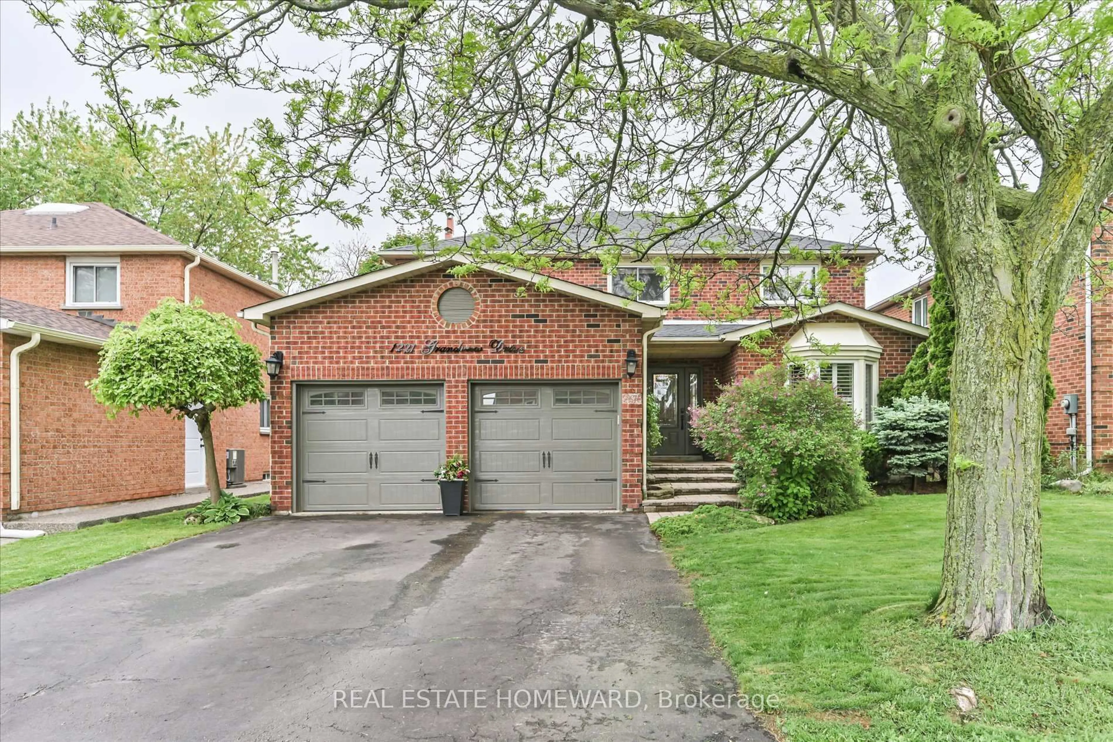 Home with brick exterior material, street for 1221 Grandview Dr, Oakville Ontario L6H 4Z2