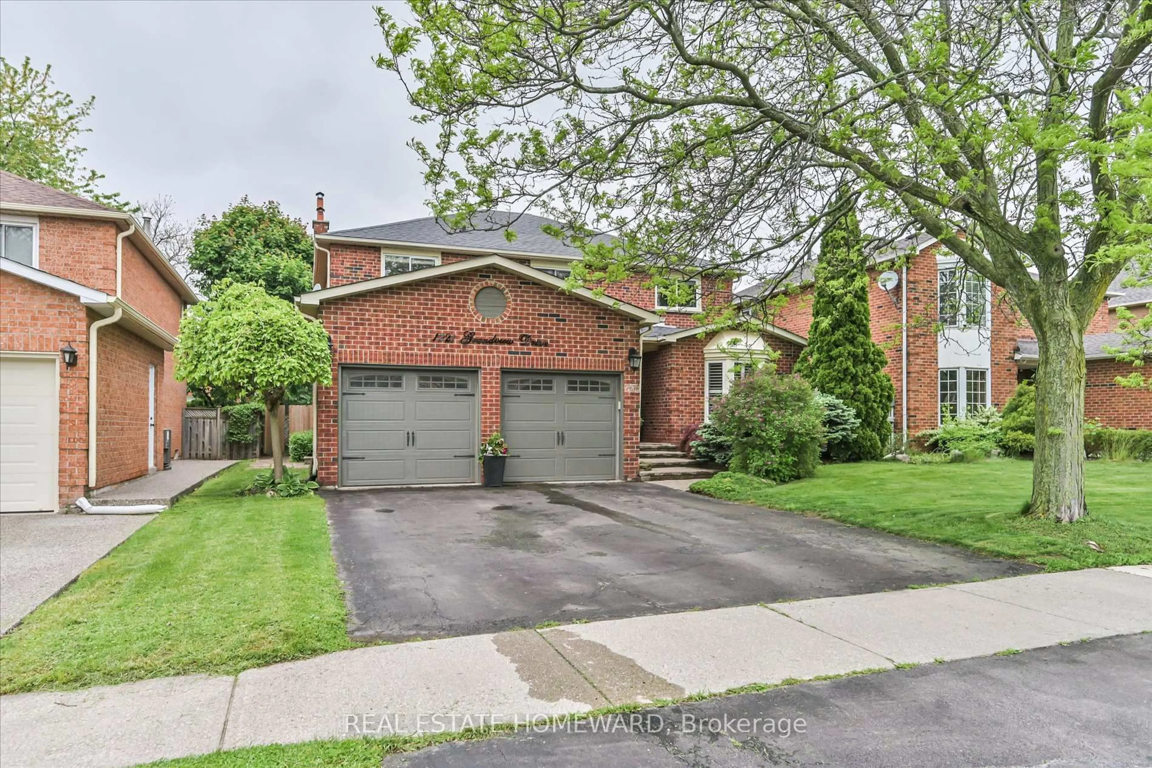 Home with brick exterior material, street for 1221 Grandview Dr, Oakville Ontario L6H 4Z2