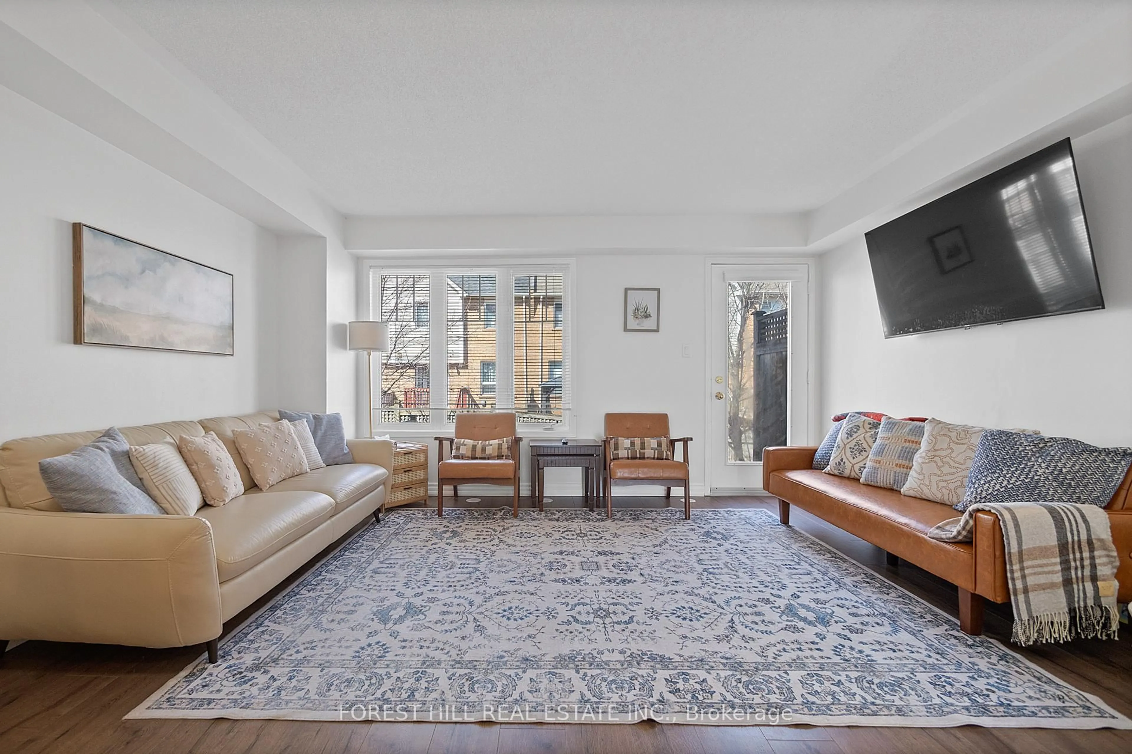 Living room with furniture, unknown for 5050 Intrepid Dr #20, Mississauga Ontario L5M 0E5