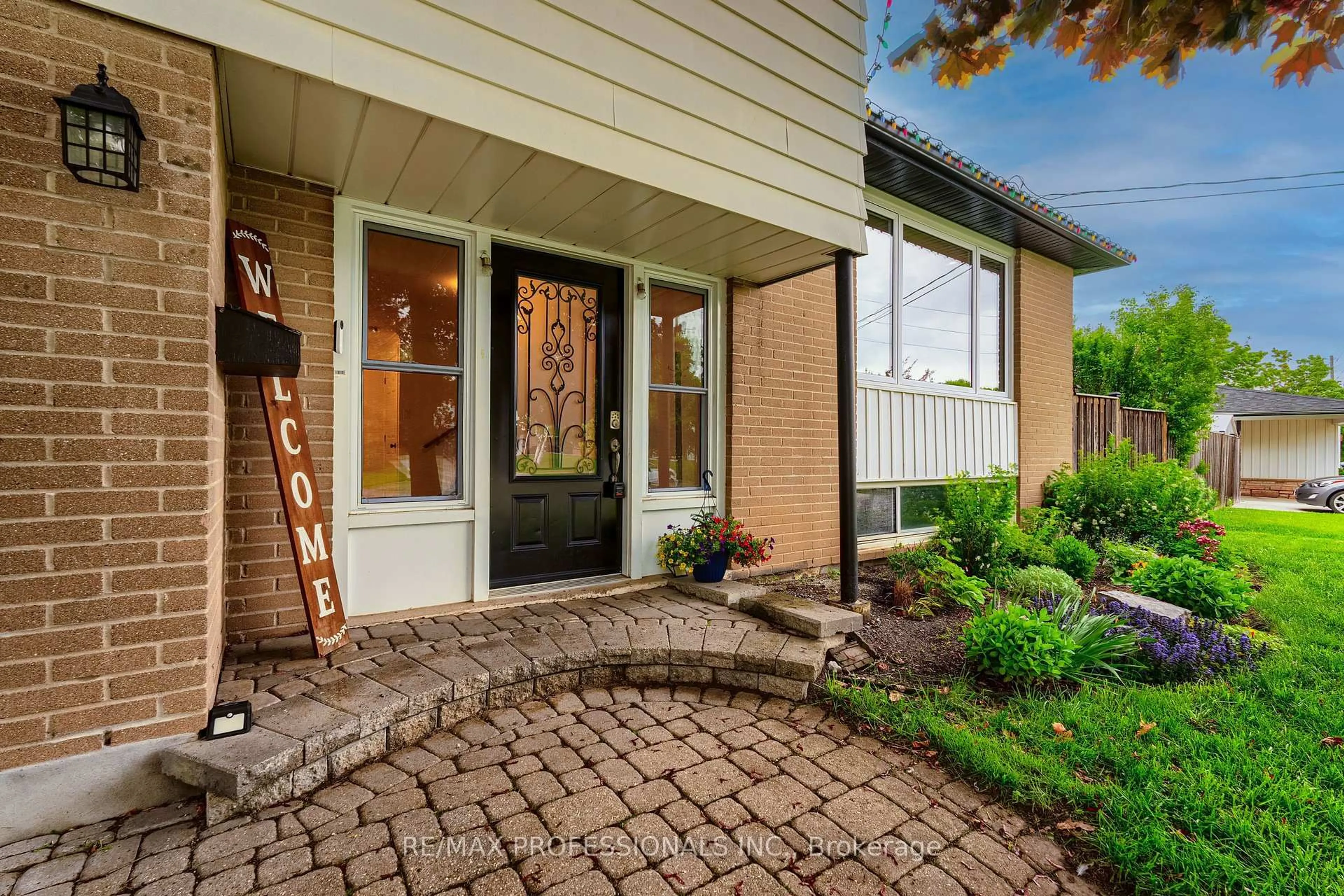 Home with brick exterior material, street for 193 Delrex Blvd, Halton Hills Ontario L7G 4E4