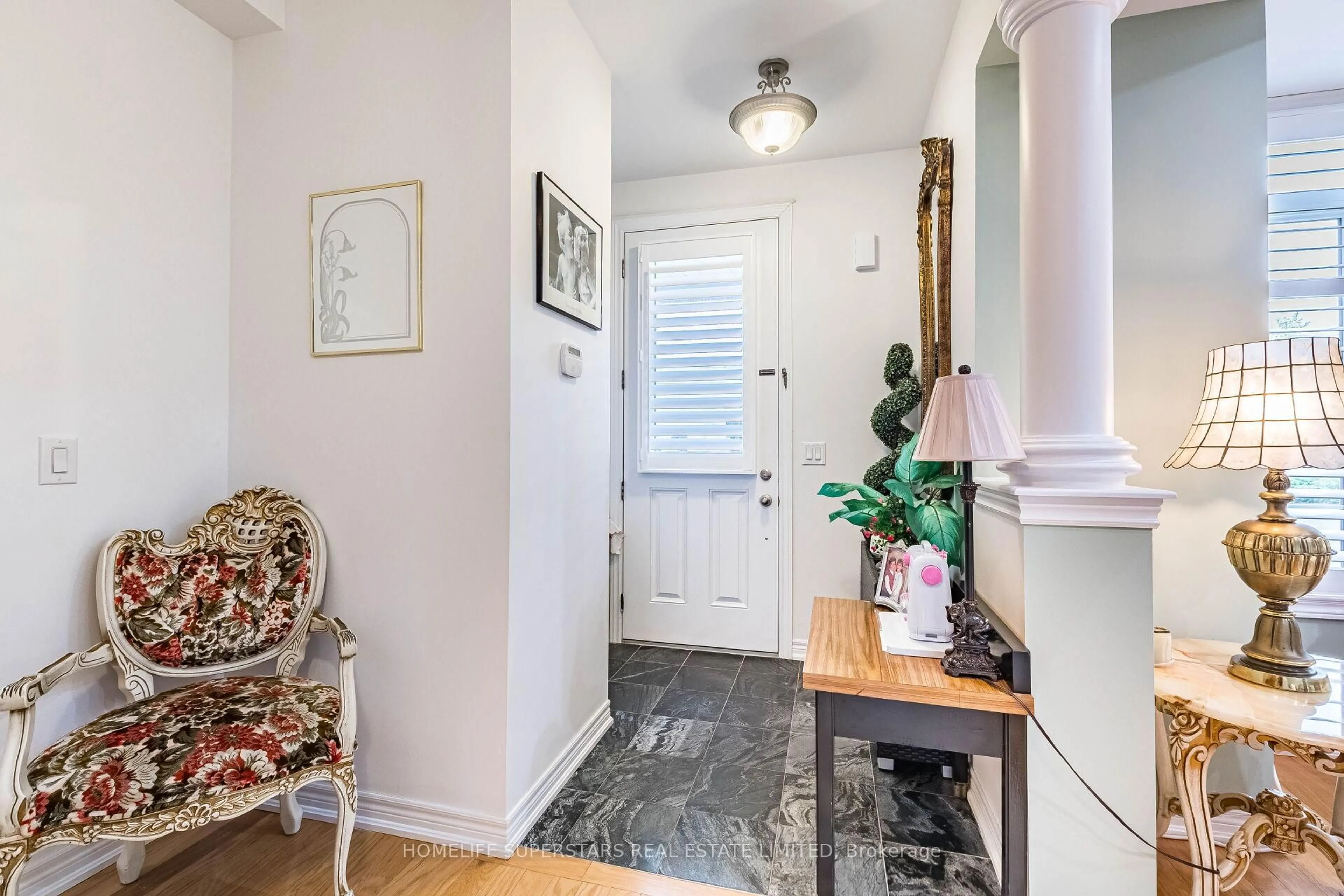 Indoor entryway for 3095 Neyagawa Blvd, Oakville Ontario L6M 4L7