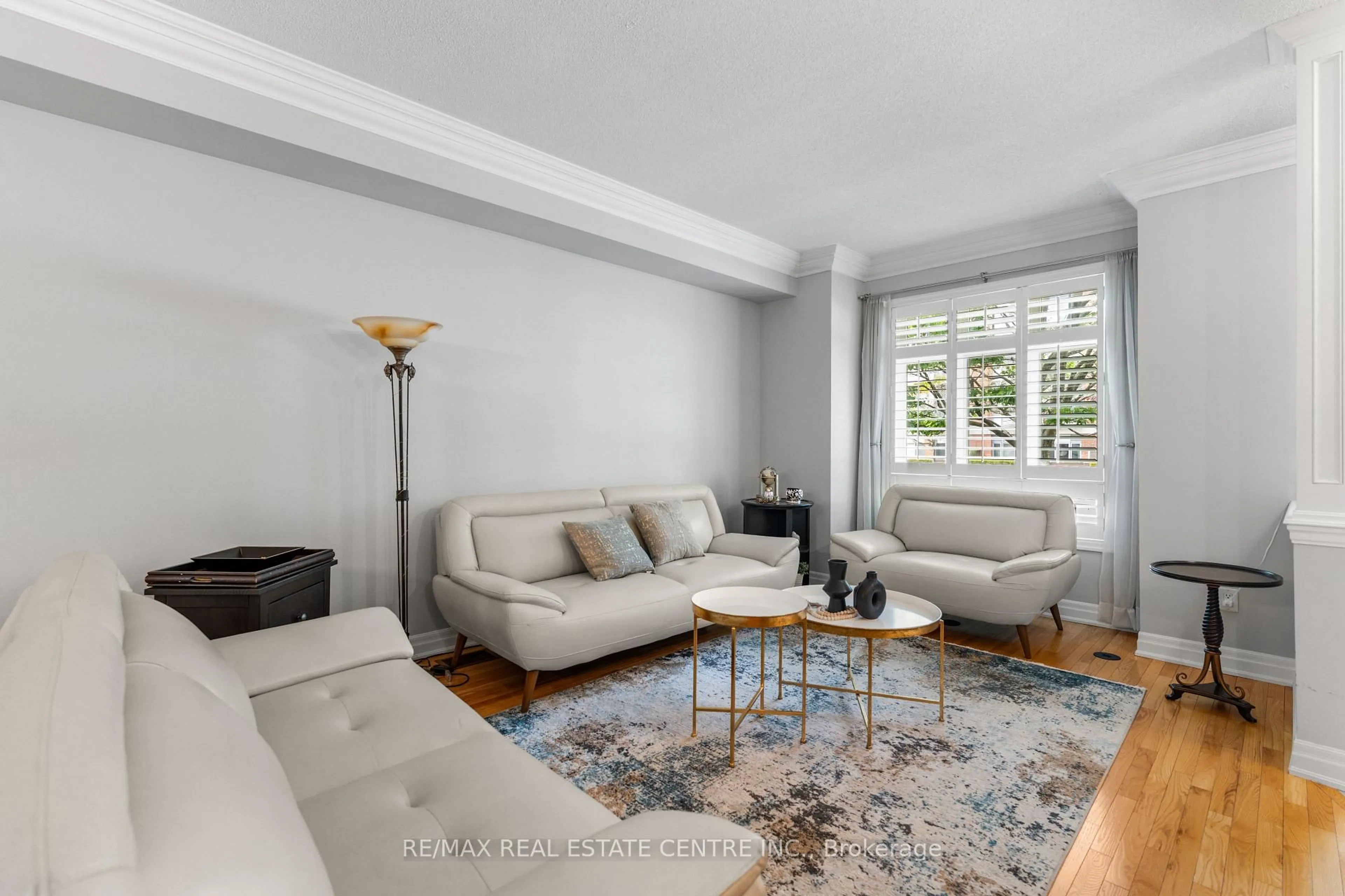 Living room with furniture, unknown for 12 St. Lawrence Dr, Mississauga Ontario L5G 4V1