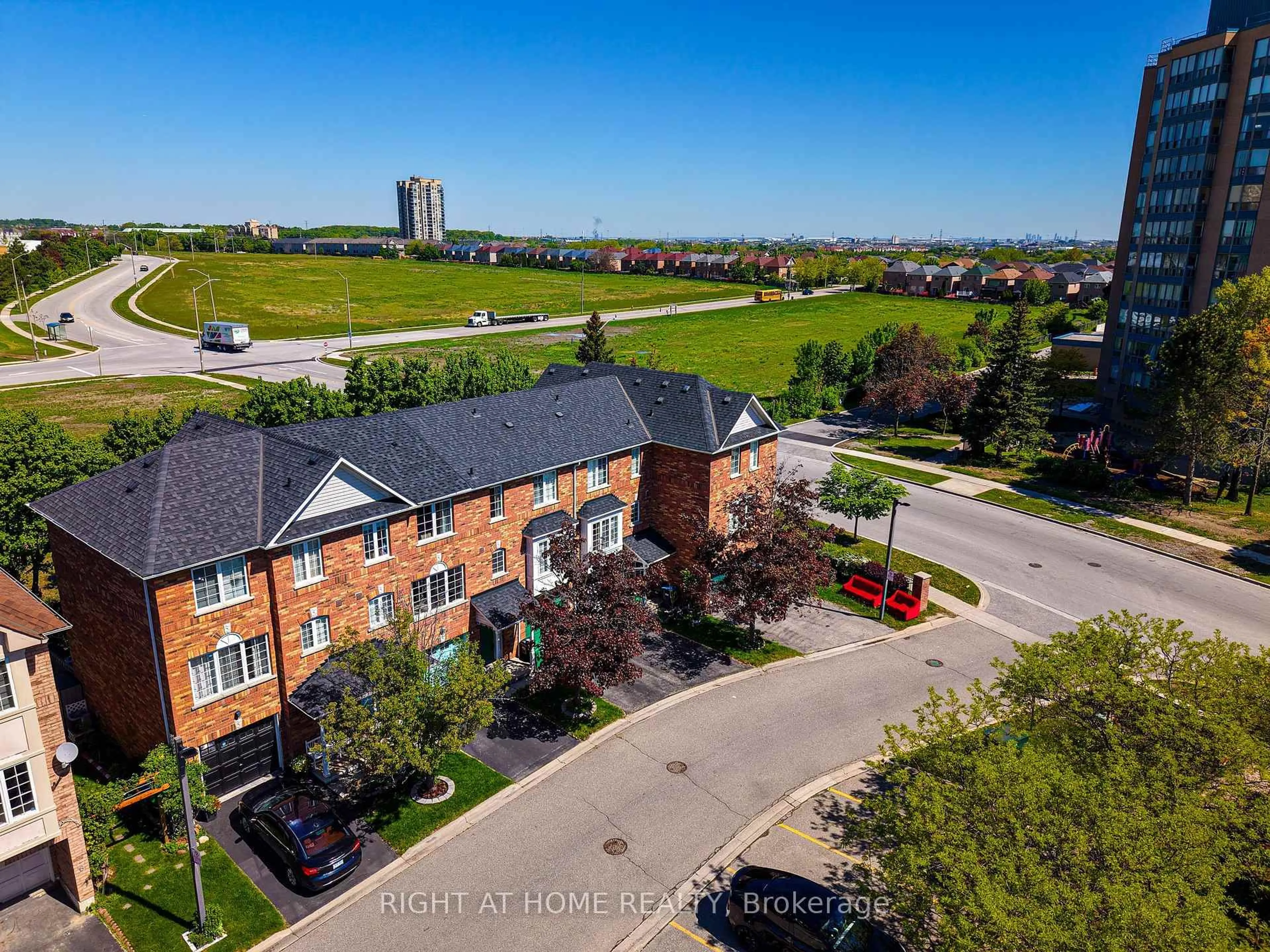 A pic from outside/outdoor area/front of a property/back of a property/a pic from drone, unknown for 80 Acorn Pl #3, Mississauga Ontario L4Z 4C9