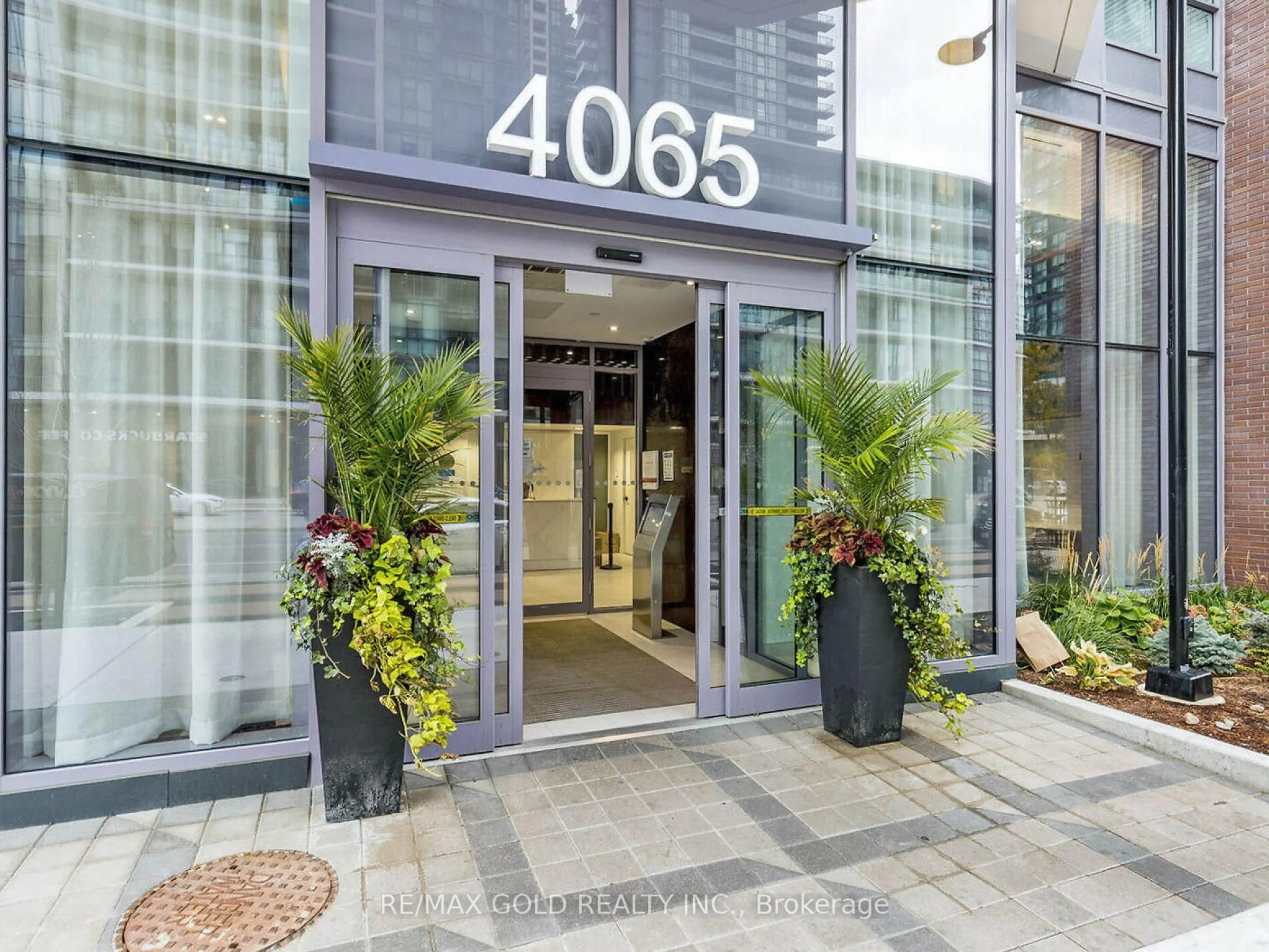 Indoor foyer for 4065 CONFEDERATION Pkwy #3705, Mississauga Ontario L5B 0L4