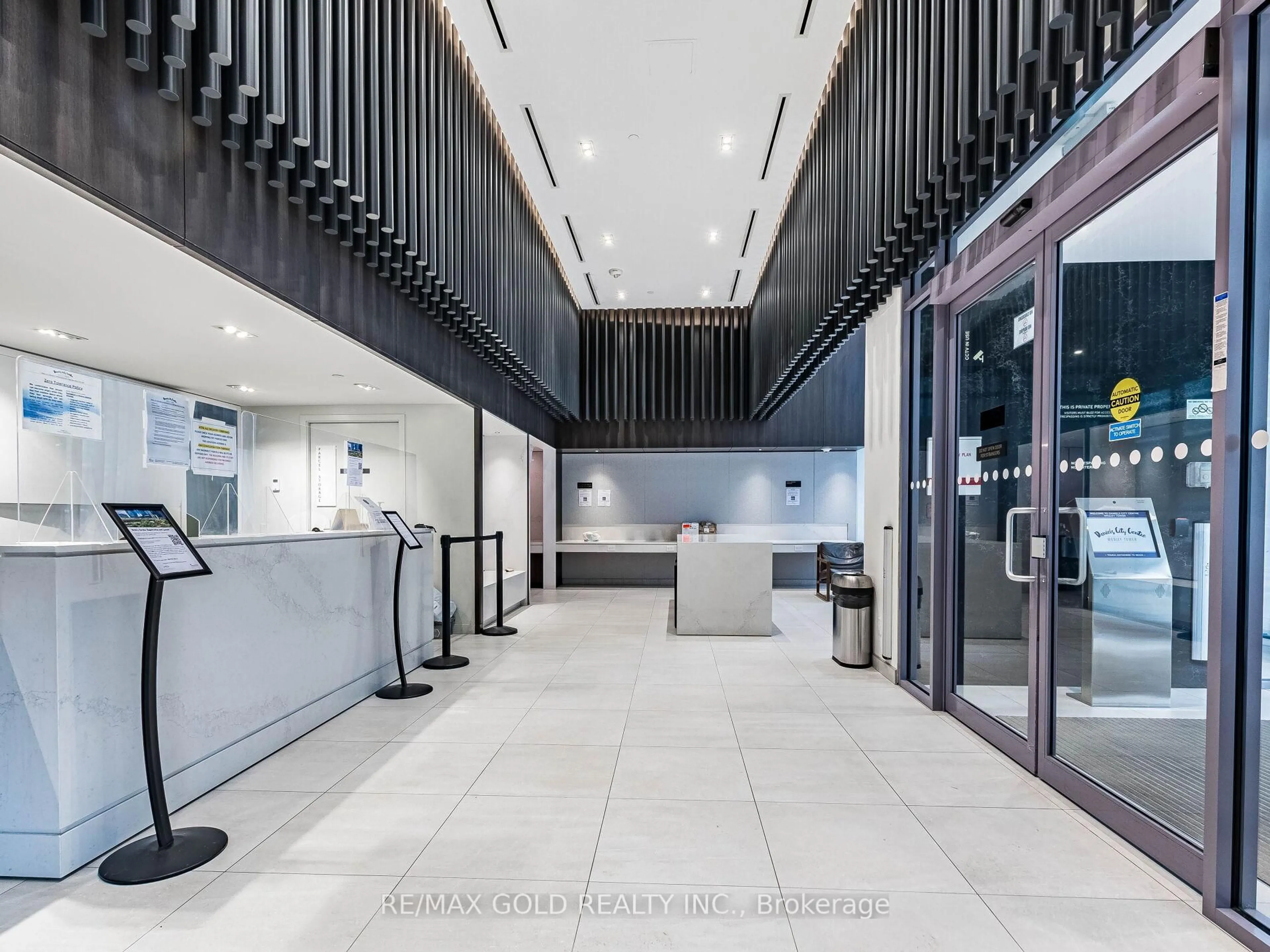 Indoor foyer for 4065 CONFEDERATION Pkwy #3705, Mississauga Ontario L5B 0L4