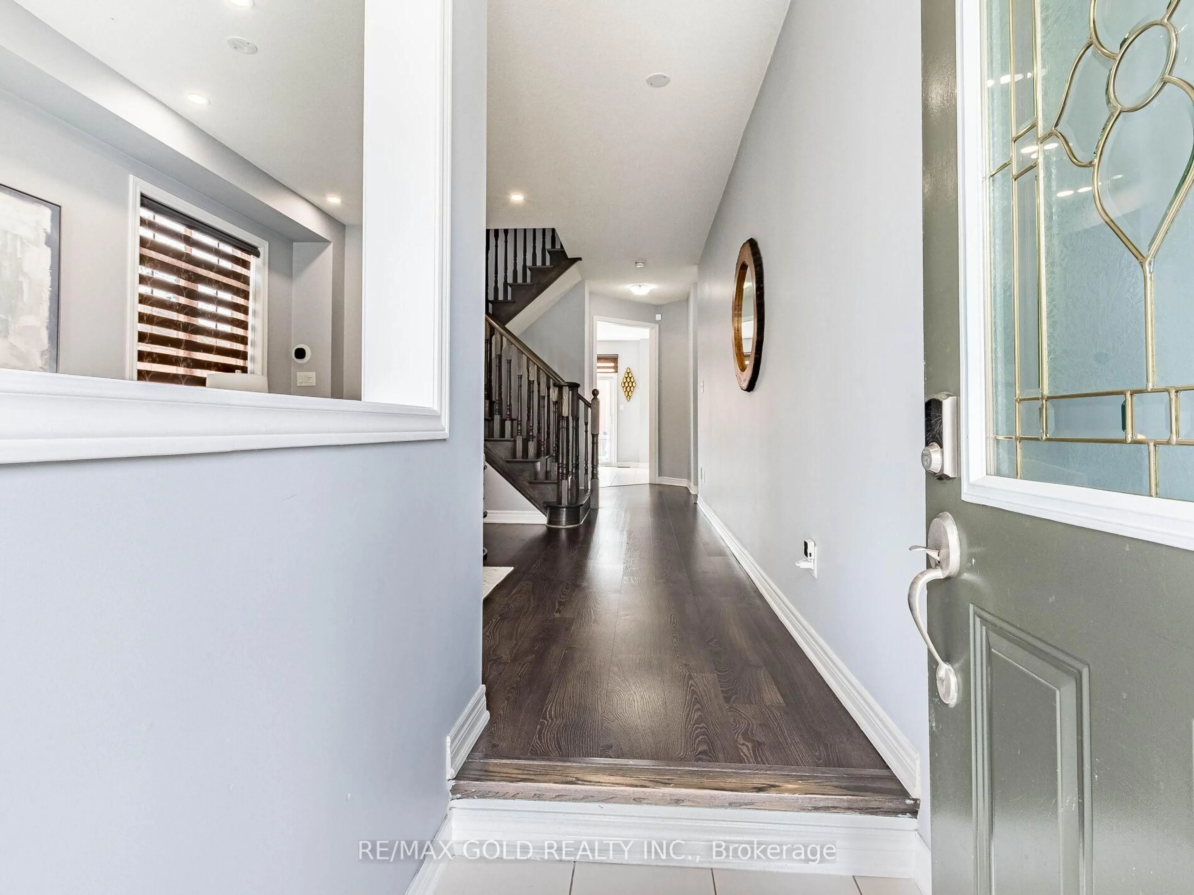 Indoor entryway for 9 Kempenfelt Tr, Brampton Ontario L7A 0Z6