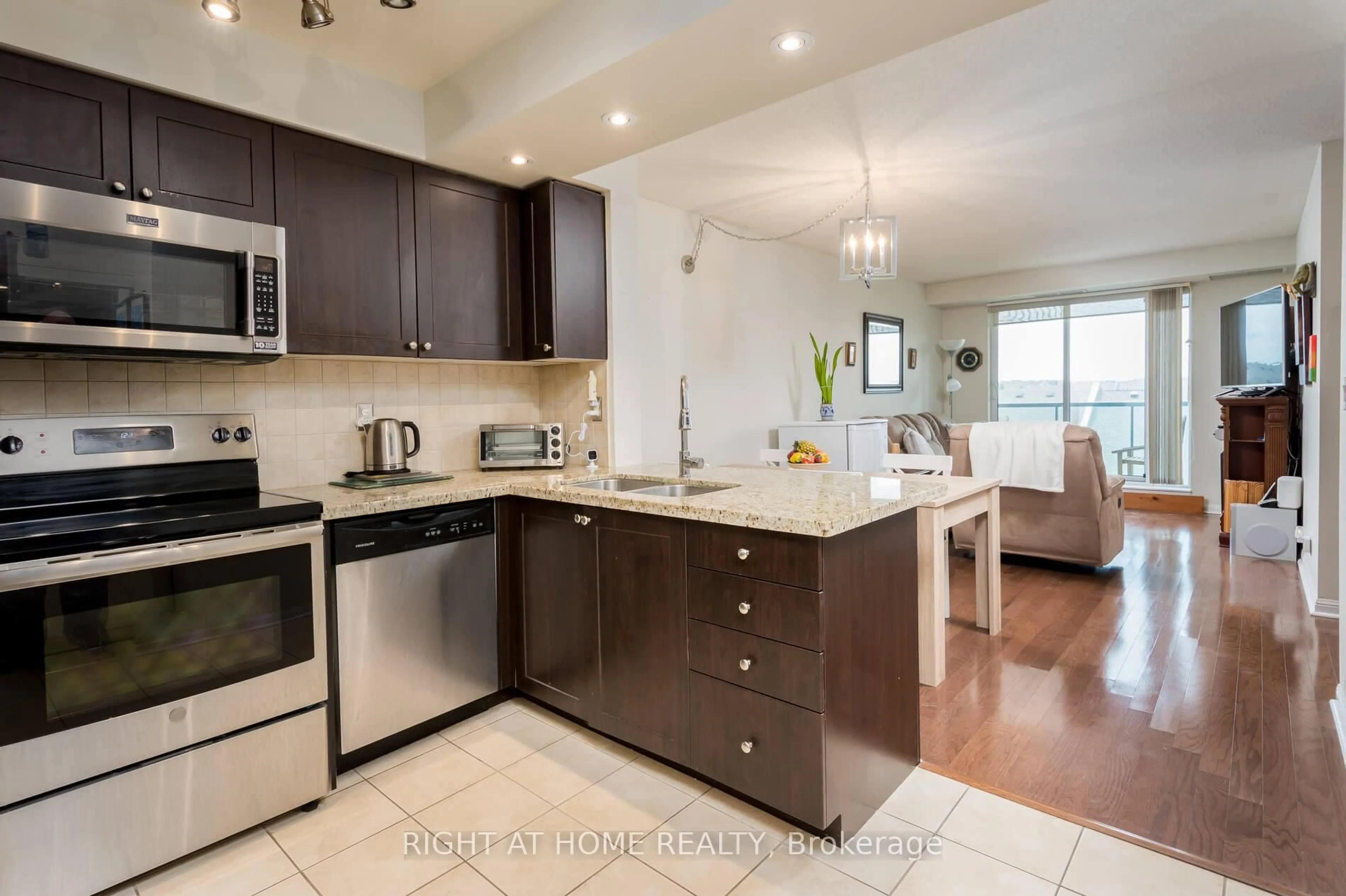 Open concept kitchen, ceramic/tile floor for 65 Via Rosedale N/A #318, Brampton Ontario L6R 3N8