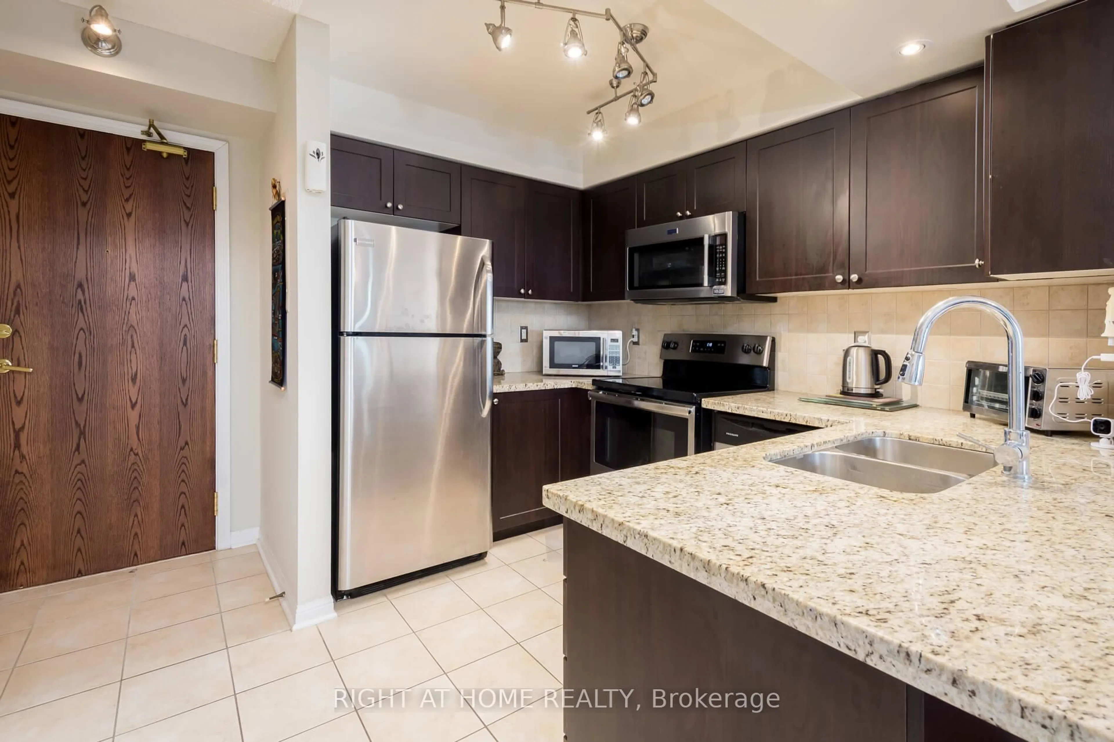 Standard kitchen, ceramic/tile floor for 65 Via Rosedale N/A #318, Brampton Ontario L6R 3N8