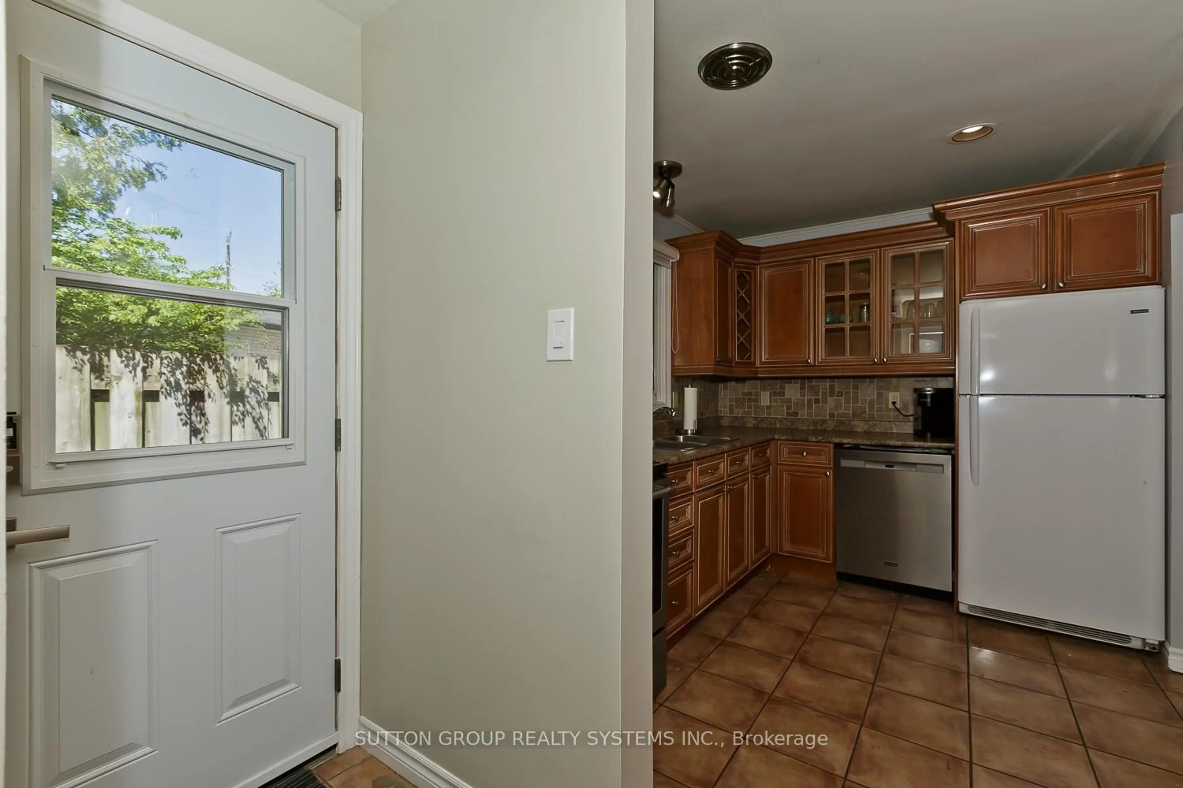 Unknown for 1899 Reiss Crt, Mississauga Ontario L5J 3S2