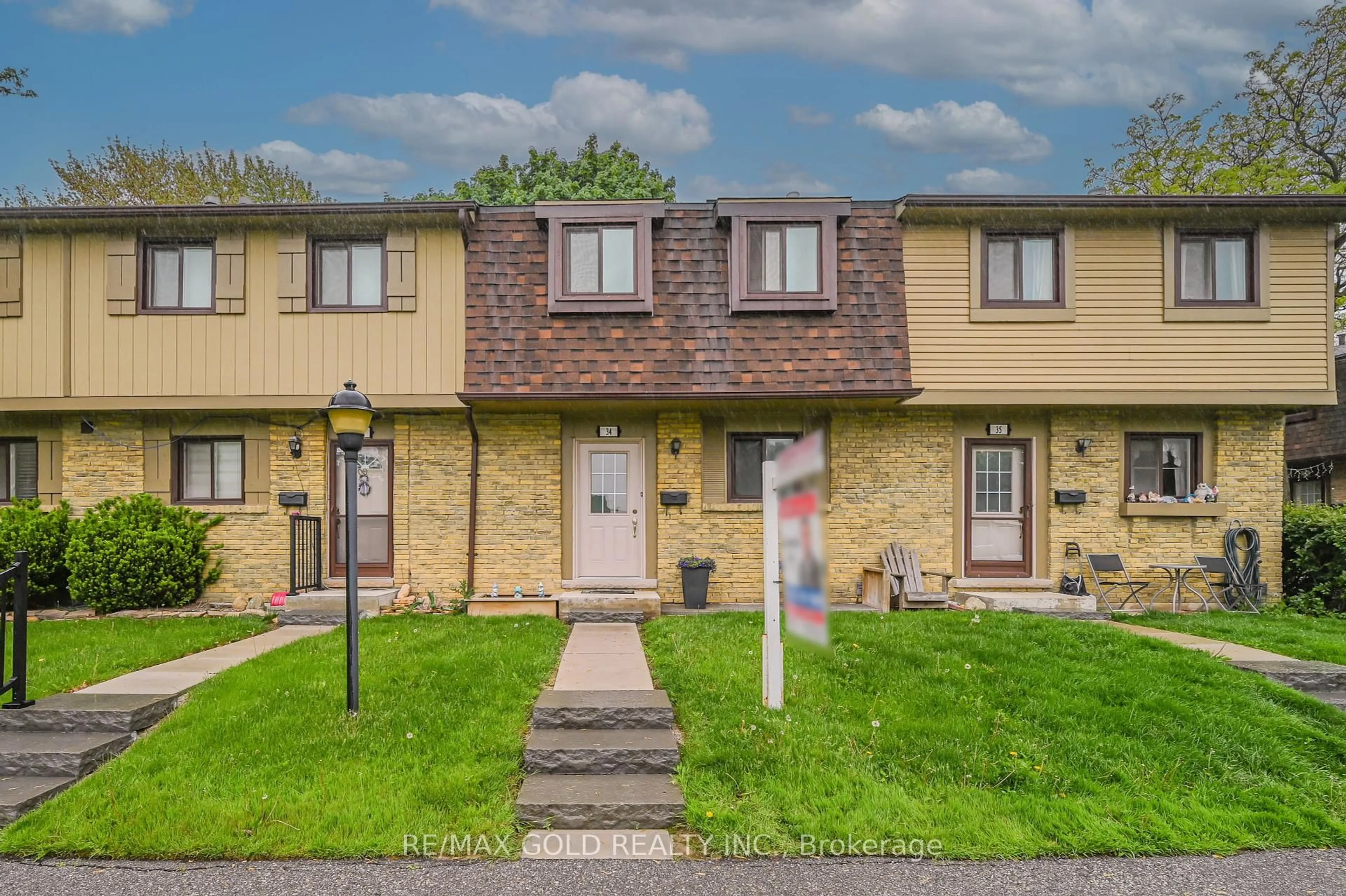 A pic from outside/outdoor area/front of a property/back of a property/a pic from drone, street for 105 Hansen Rd #34, Brampton Ontario L6V 3C9